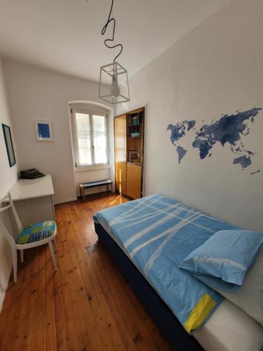 Single Room with Shared Shower and Toilet photo 1