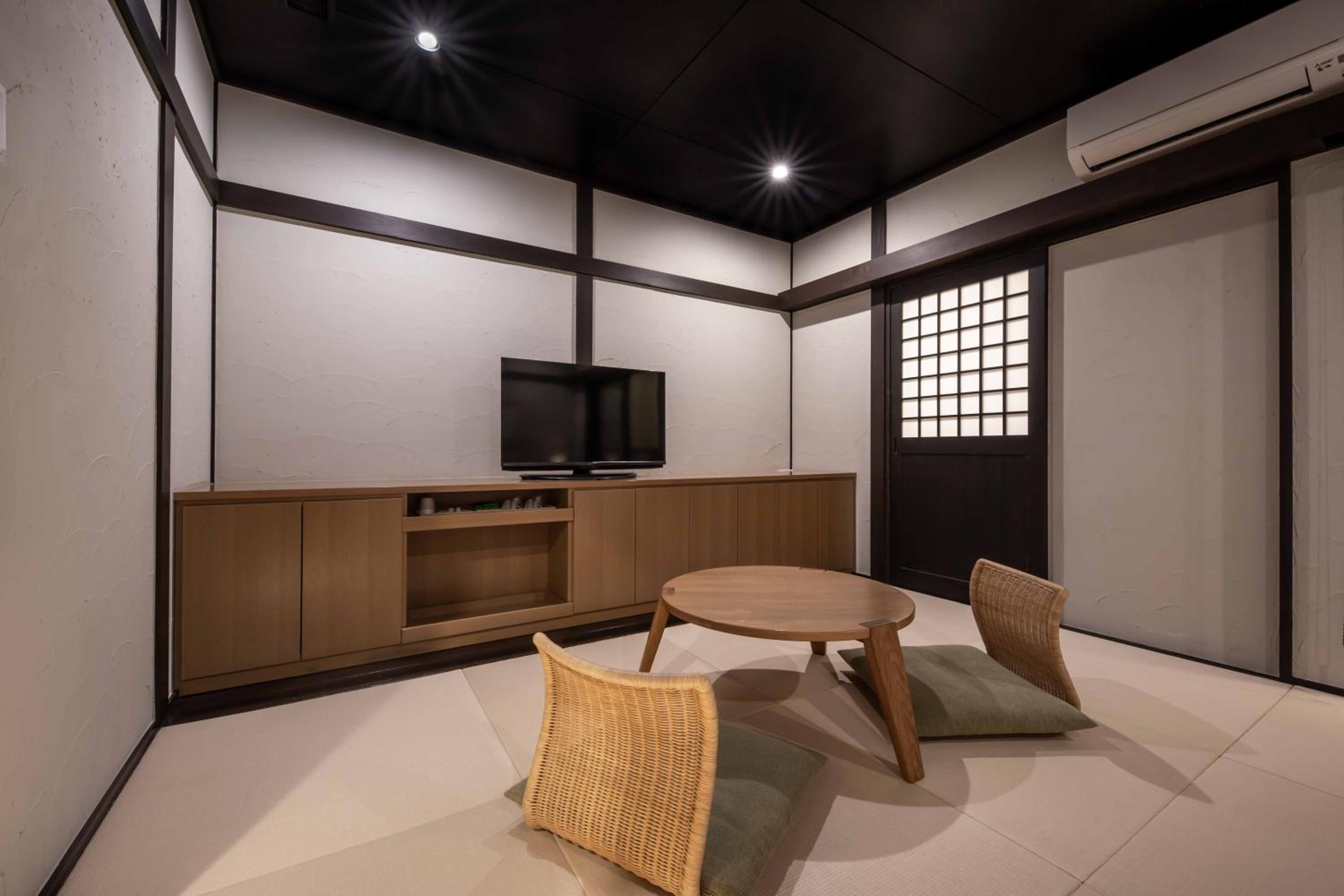 Superior Twin Room with Tatami Area with Semi Open-Air Bath (34-35㎡) - Photo 3