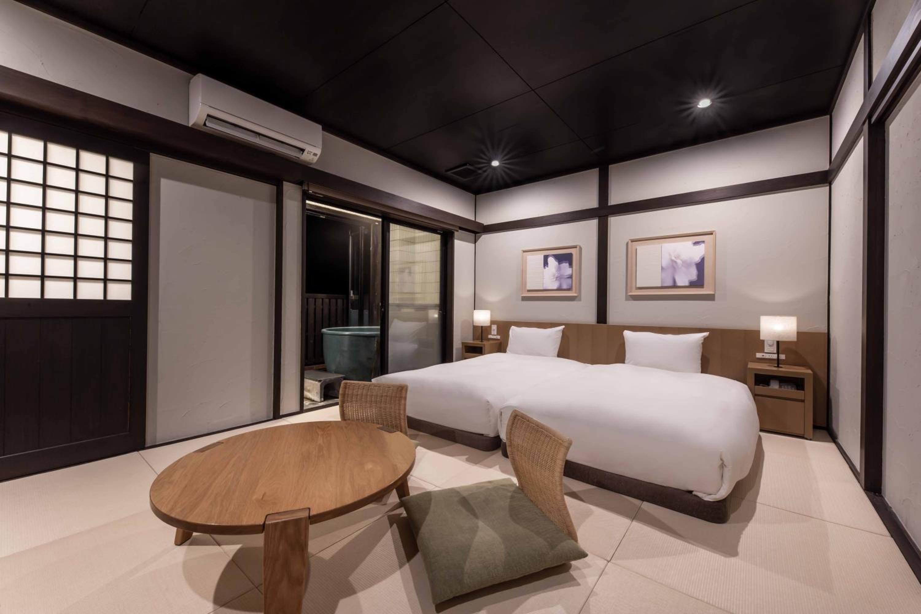 Superior Twin Room with Tatami Area with Semi Open-Air Bath (34-35㎡) - Photo 1