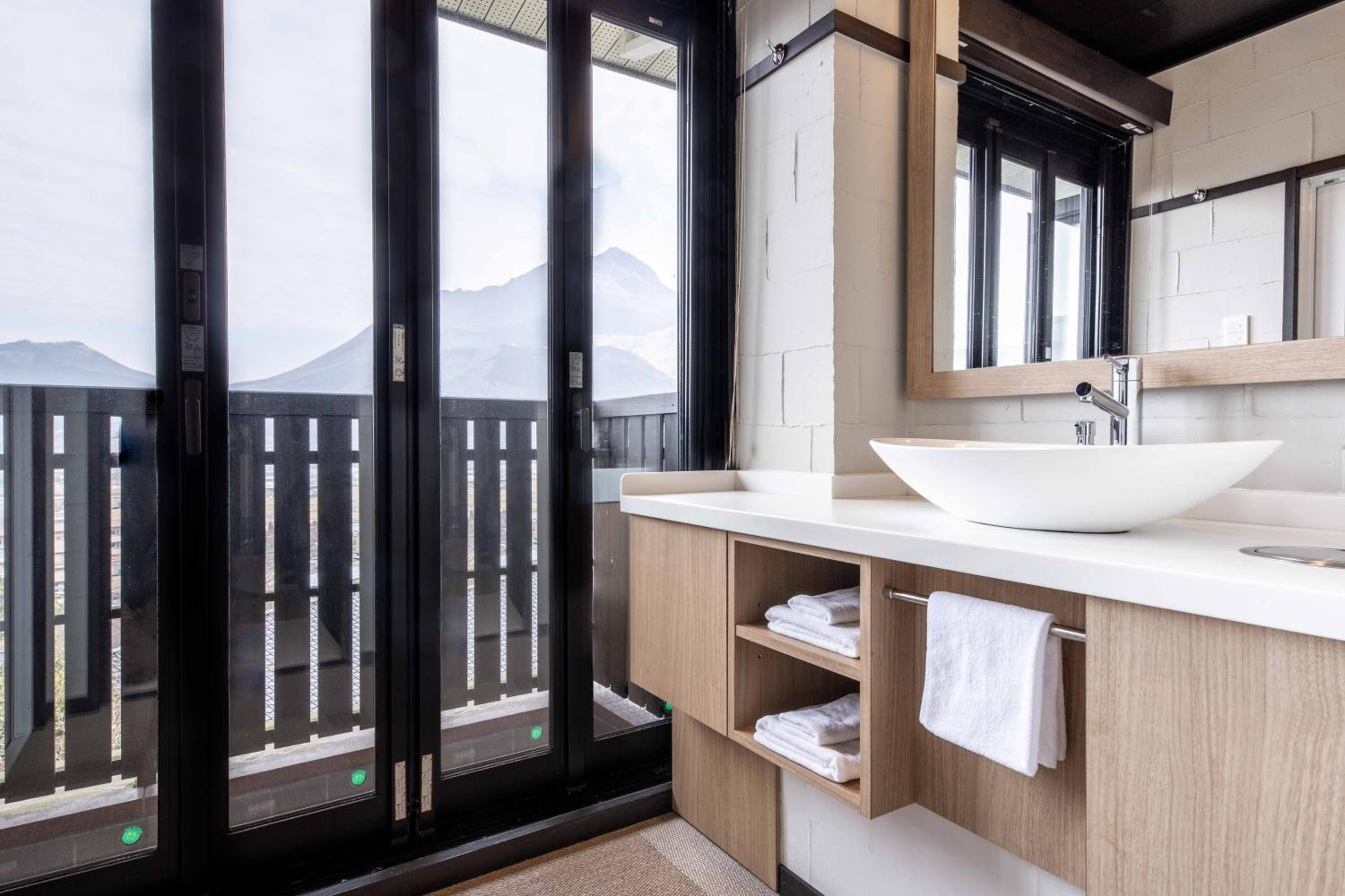 Standard Twin Room with Tatami Area with Semi Open-Air Bath (32㎡) - Photo 2