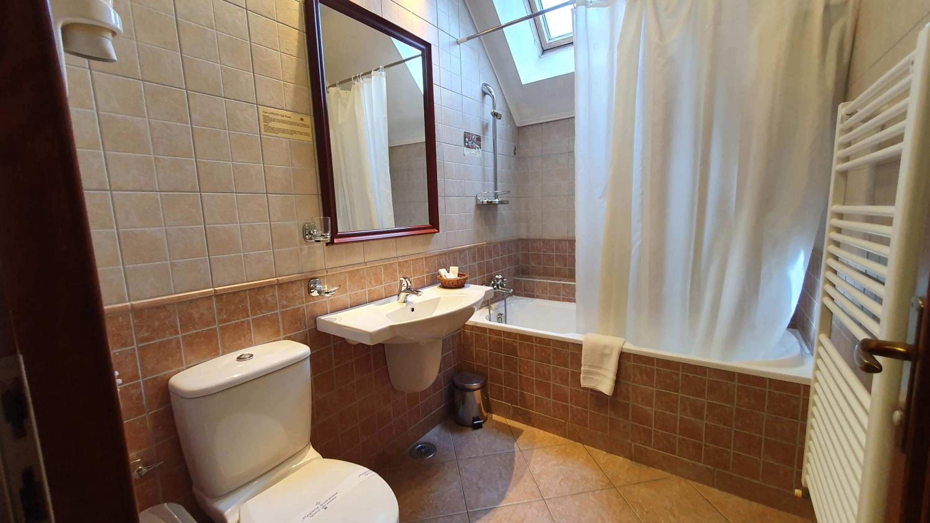 Superior Double or Twin Room - Photo 6