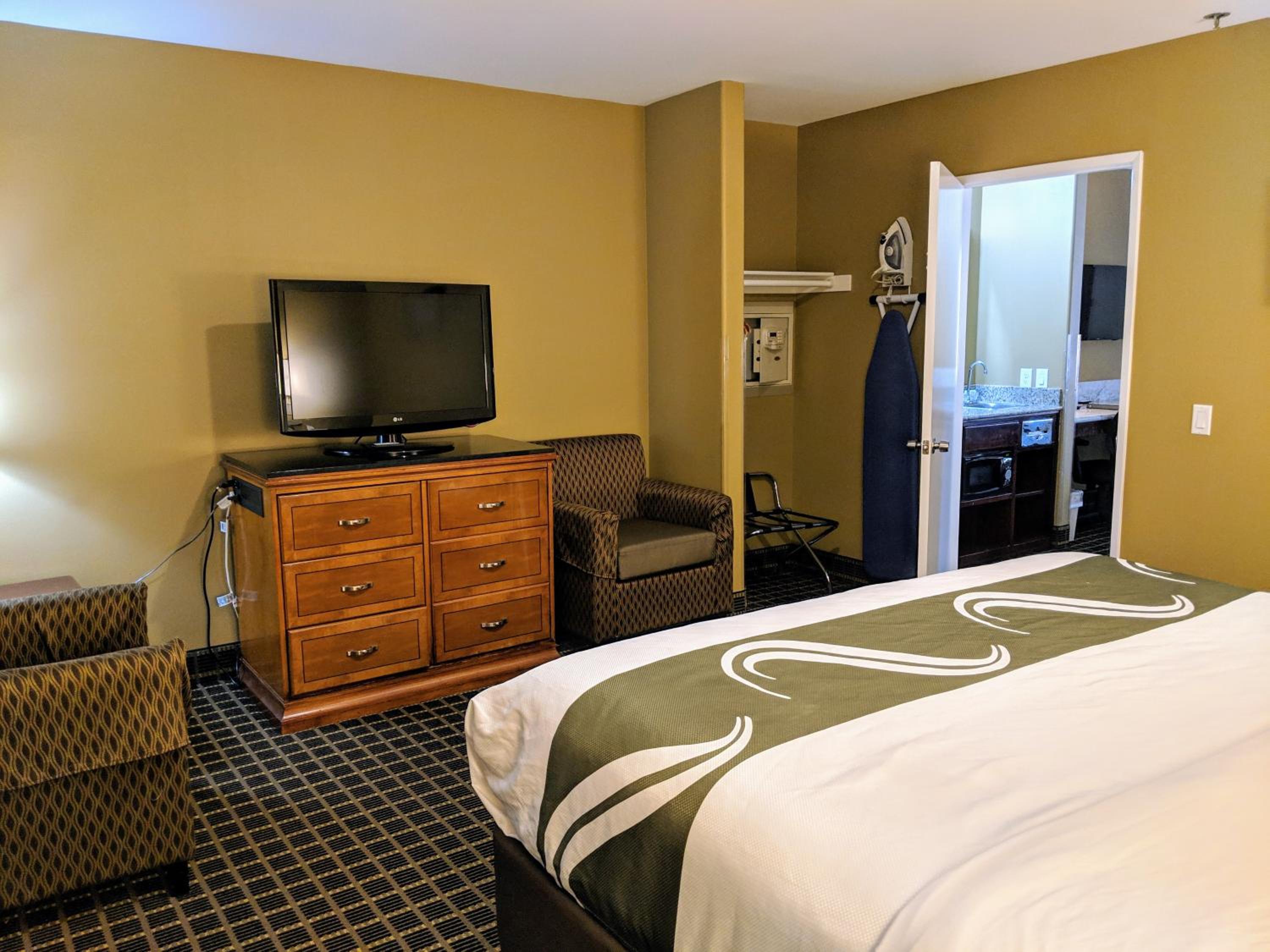 Family Suite - Non Smoking - Photo 4