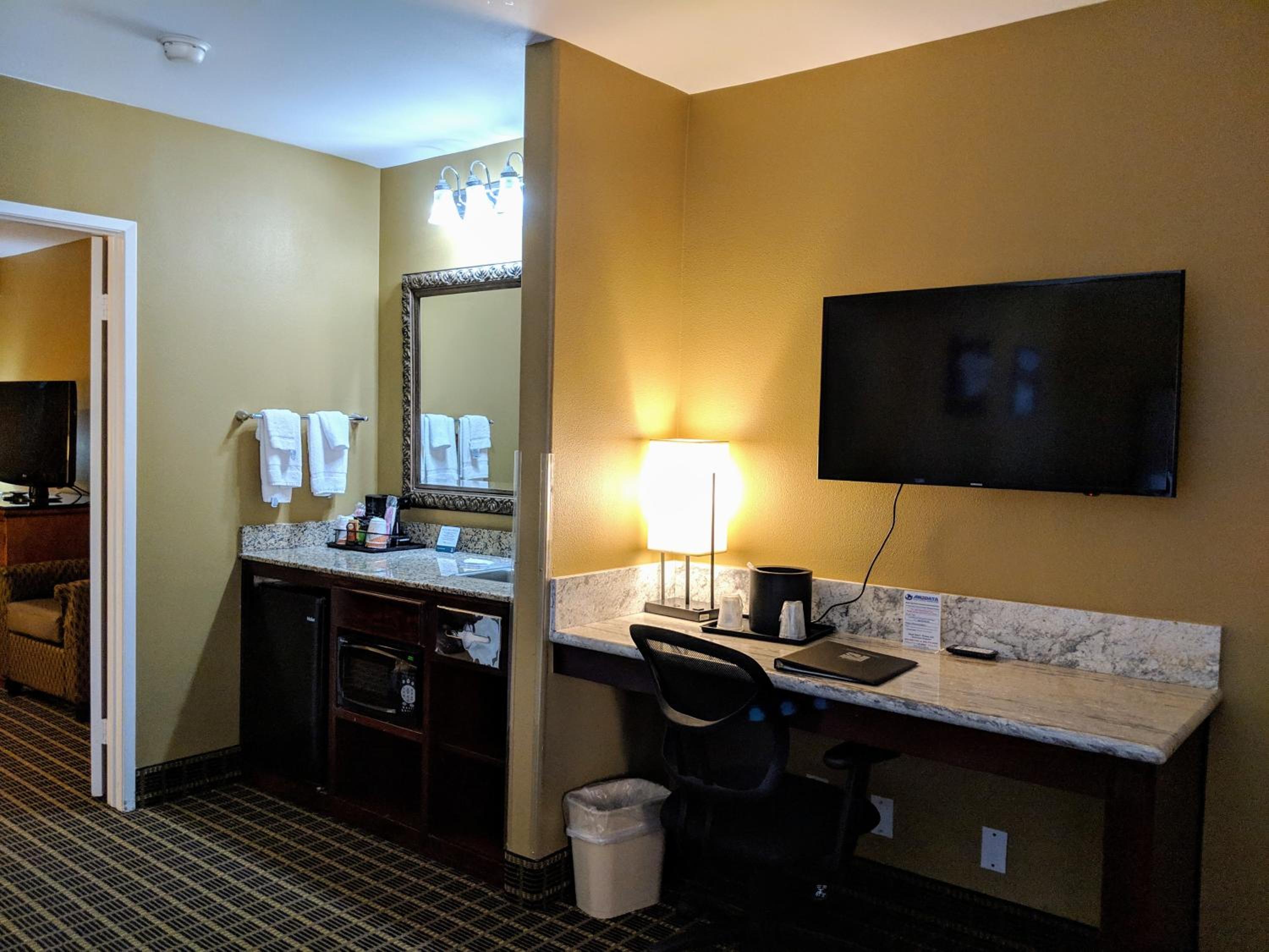 Family Suite - Non Smoking - Photo 3