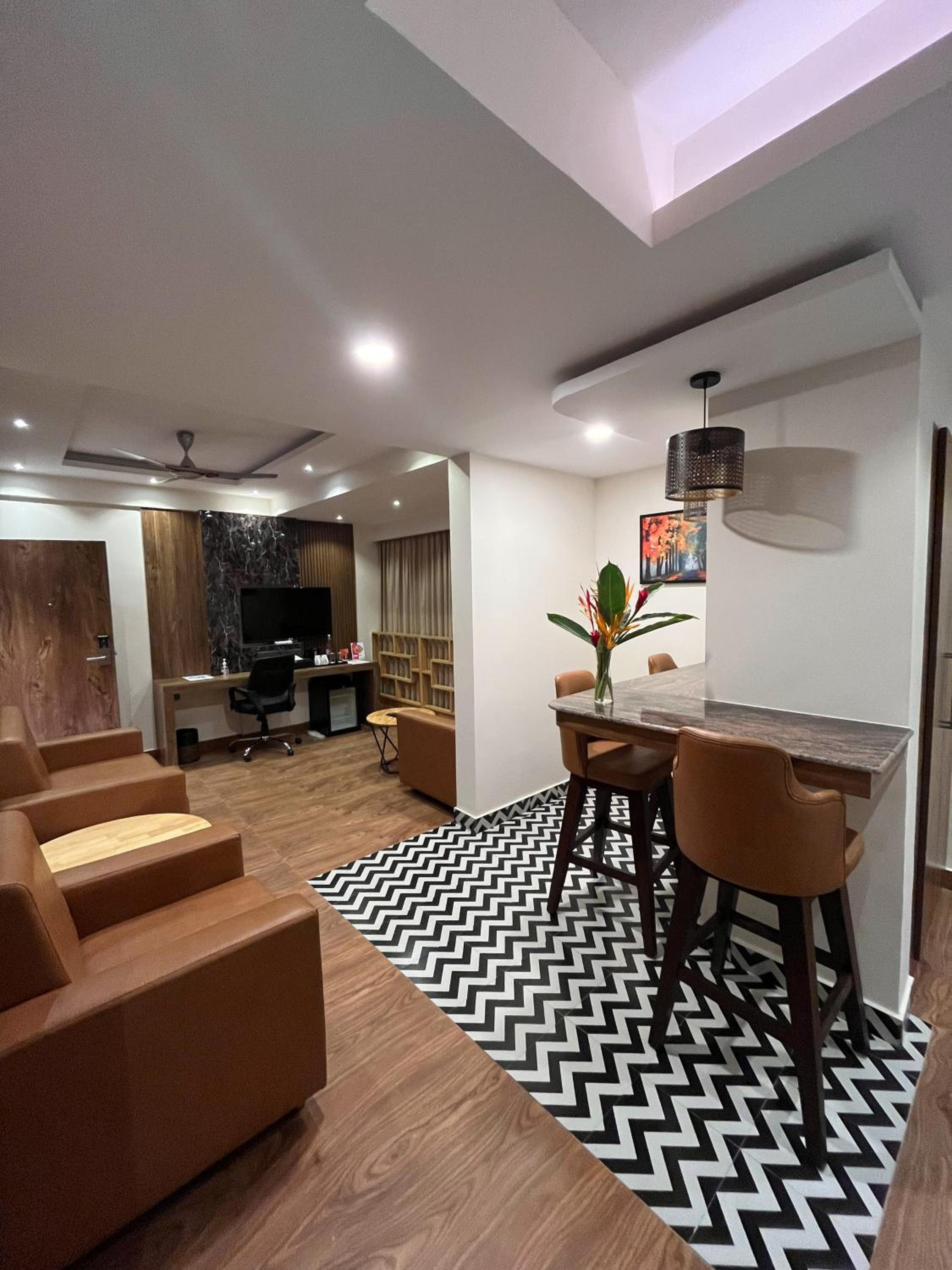 Suite - Photo 5