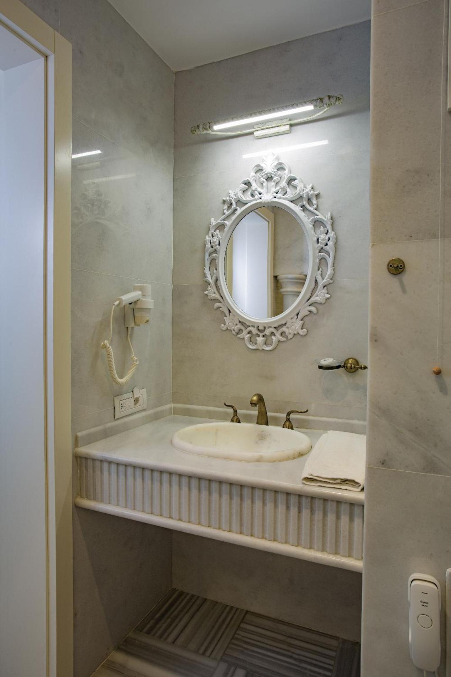 Deluxe Double Room with Turkish Bath photo 2
