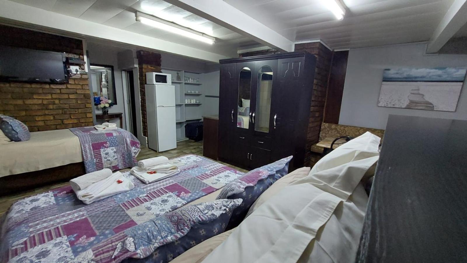 Family Room - Ground Floor - Photo 2