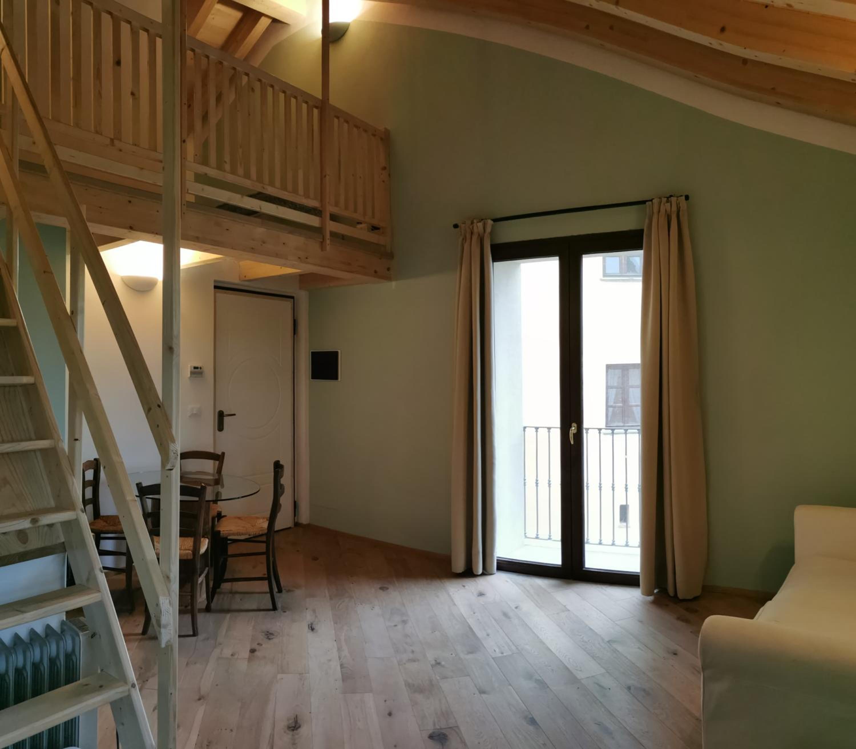 Apartment - Split Level photo 1