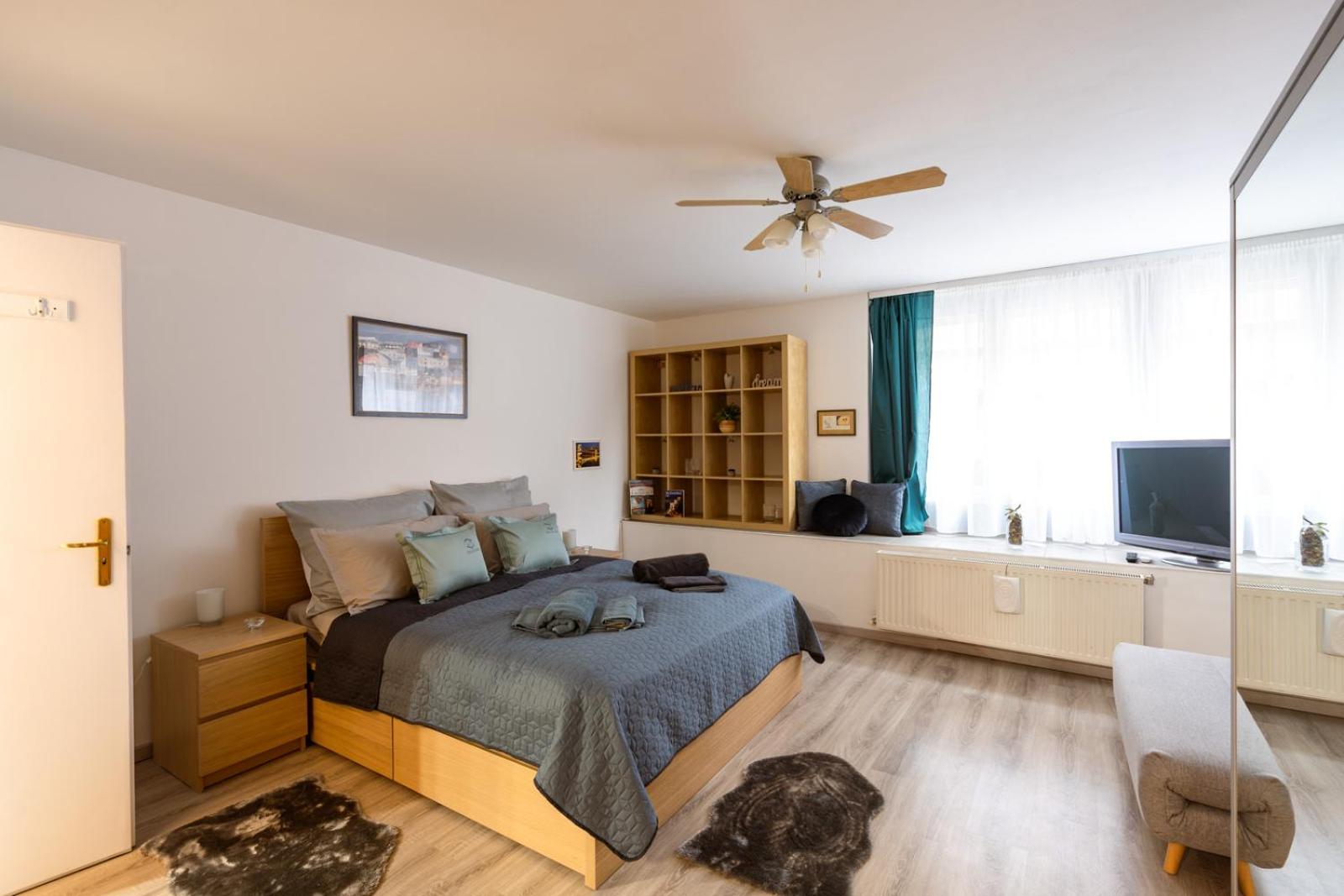 One-Bedroom Apartment - Photo 1