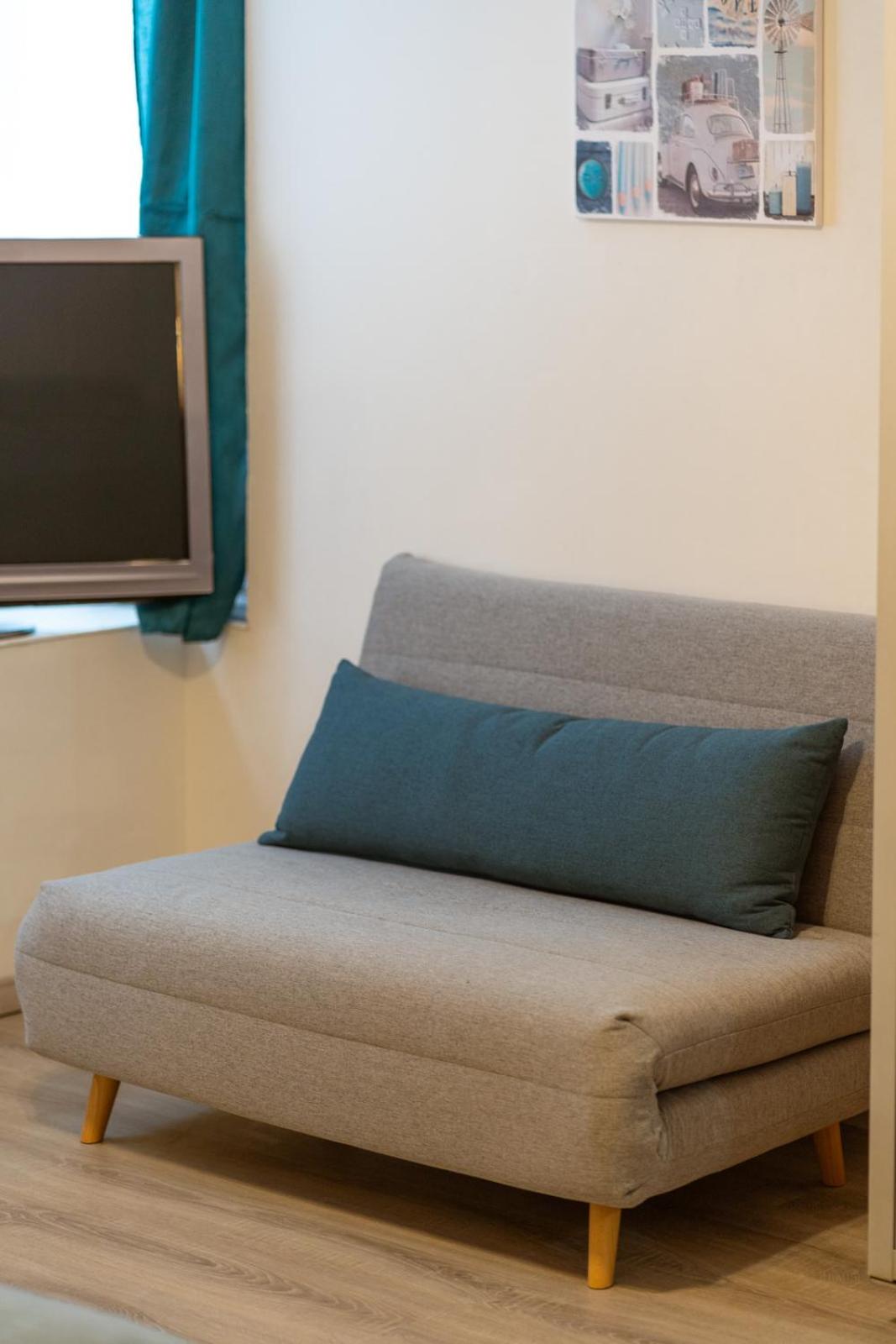 One-Bedroom Apartment - Photo 4
