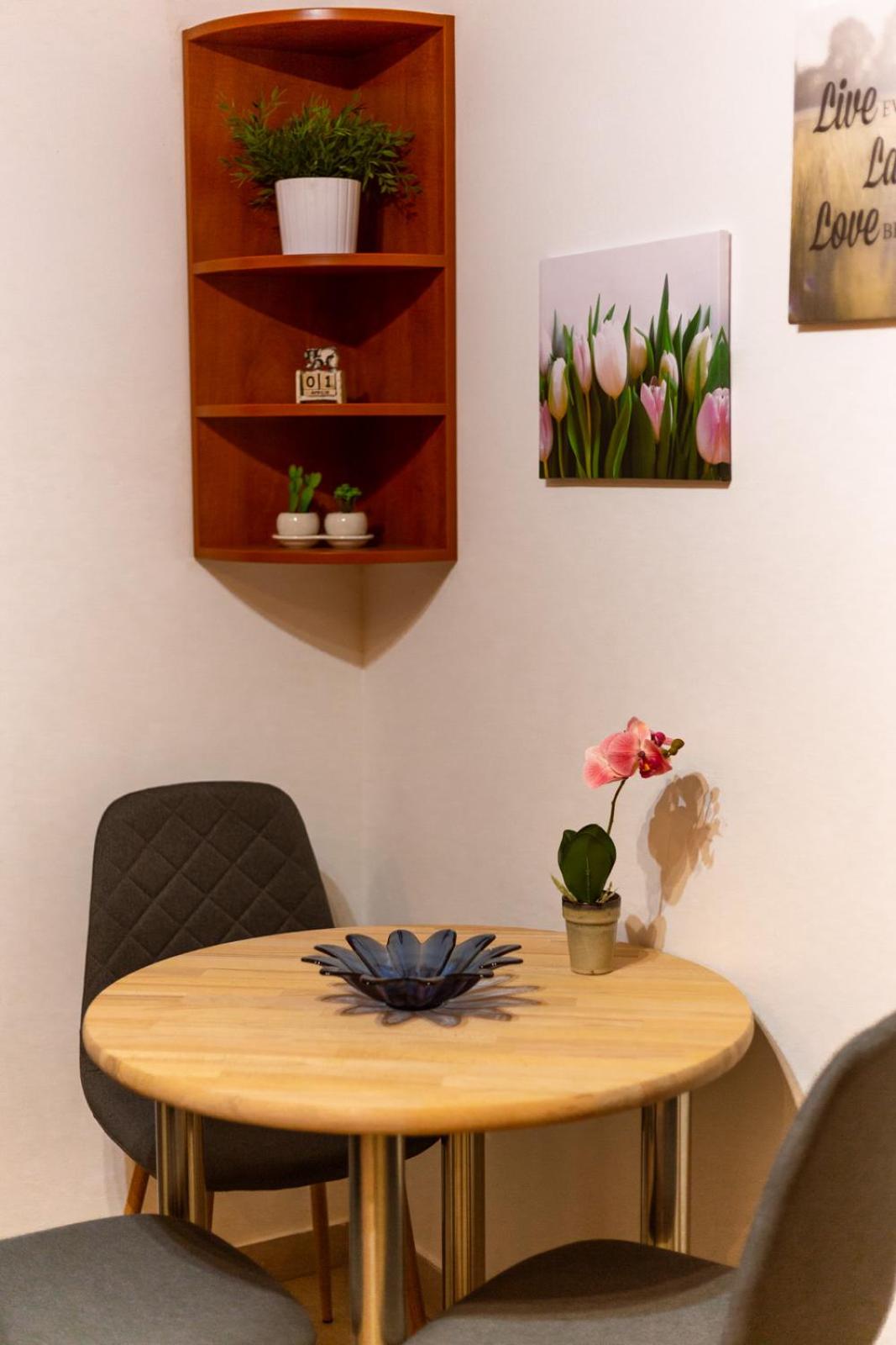 One-Bedroom Apartment - Photo 13