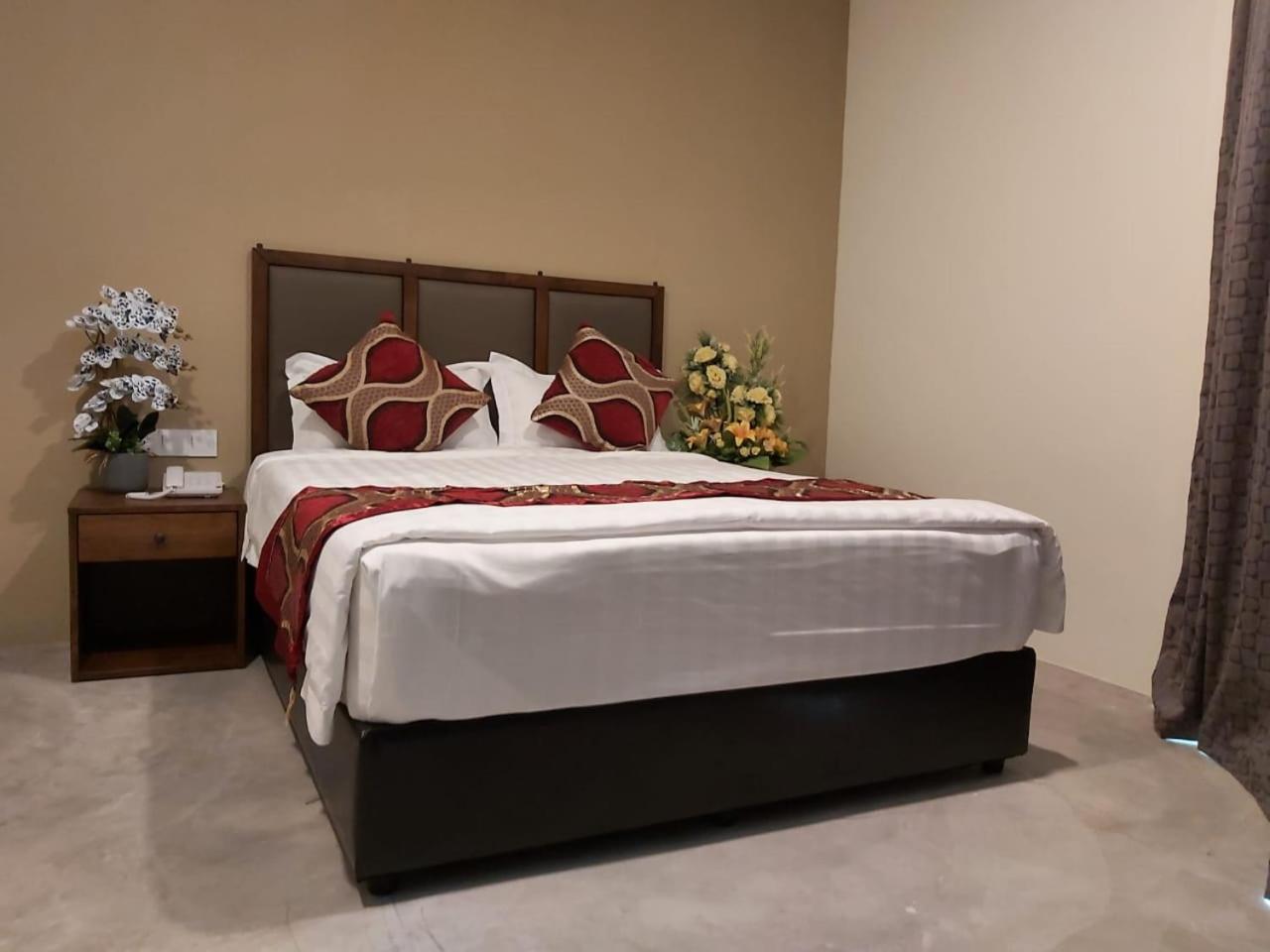Standard Queen Room - Photo 2