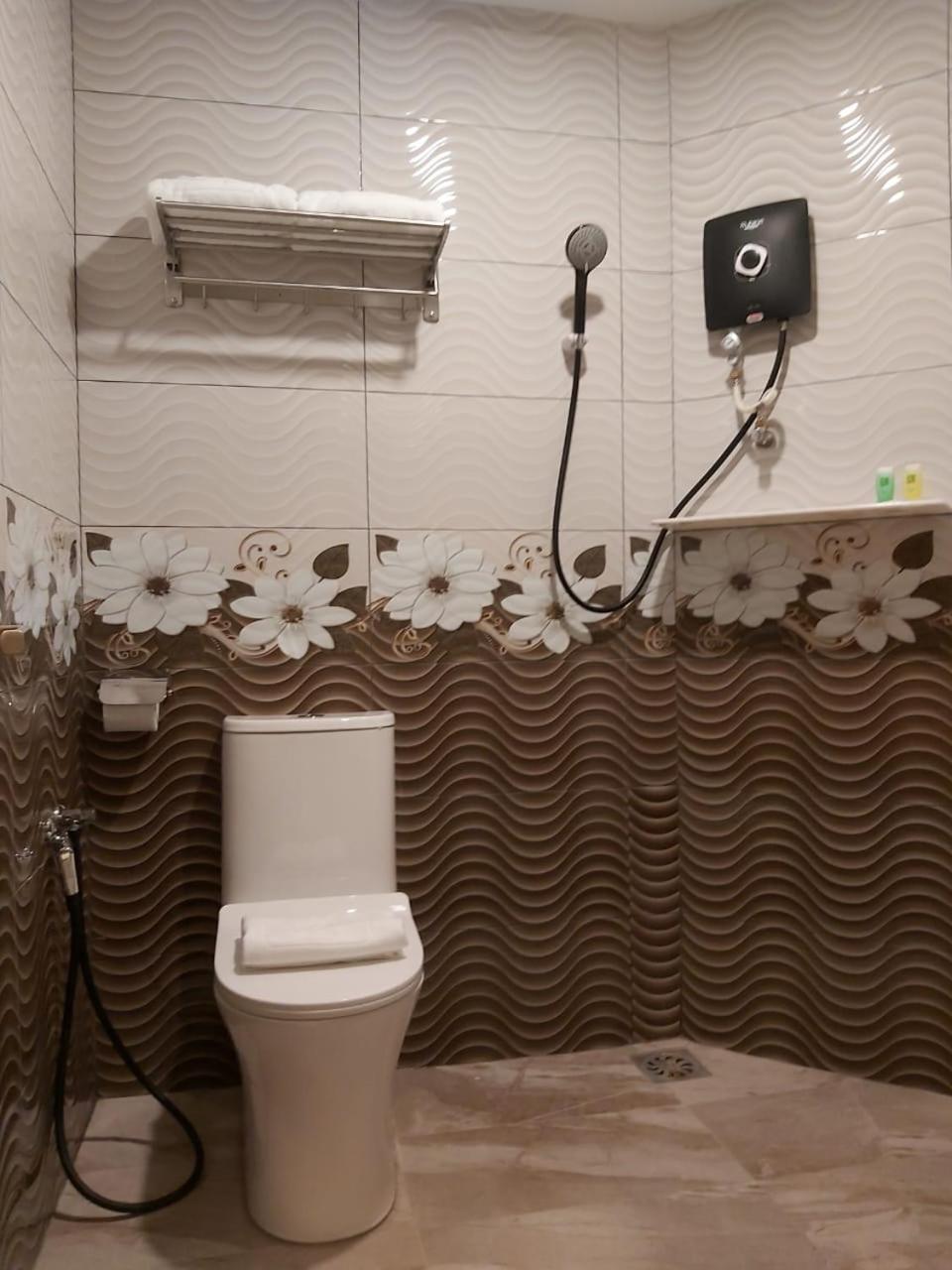 Standard Queen Room - Photo 5