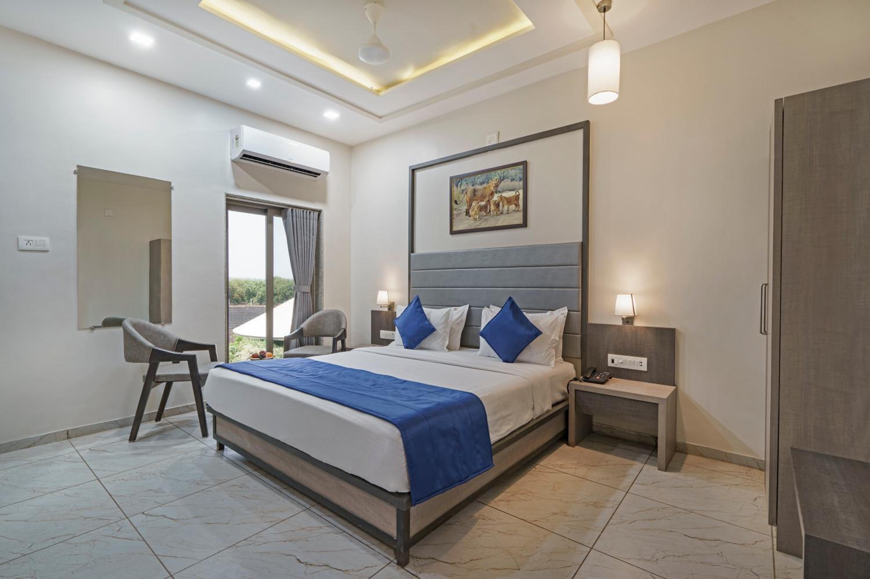 Classic Room with Balcony - Photo 1