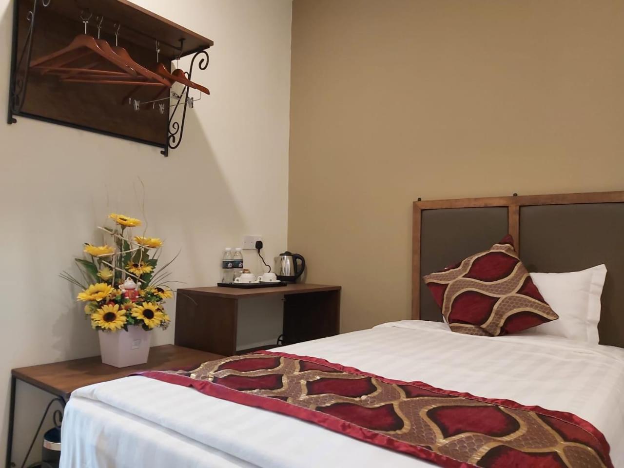 Standard Twin Room - Photo 5