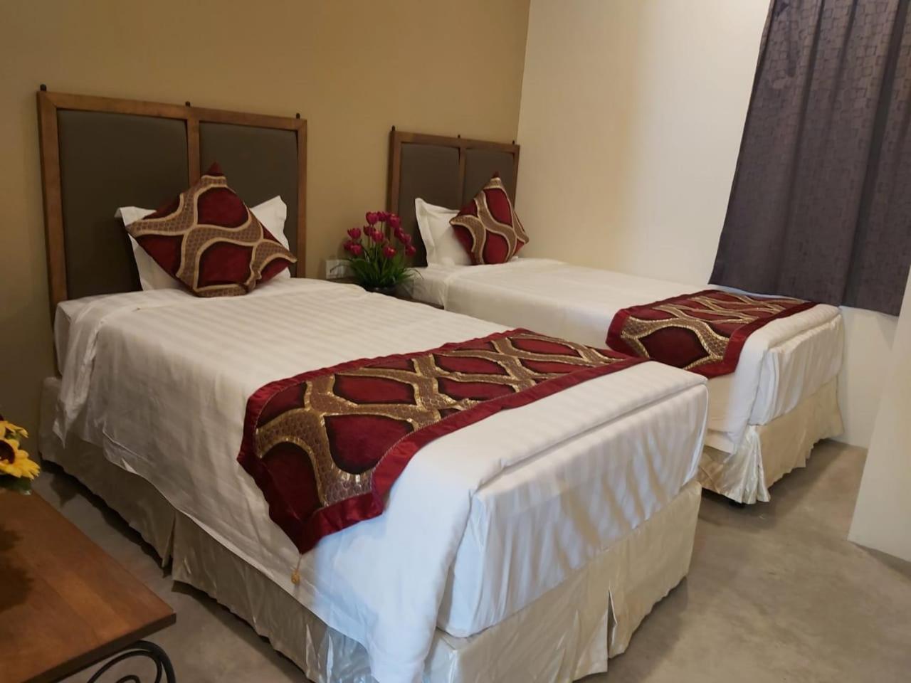 Standard Twin Room - Photo 4