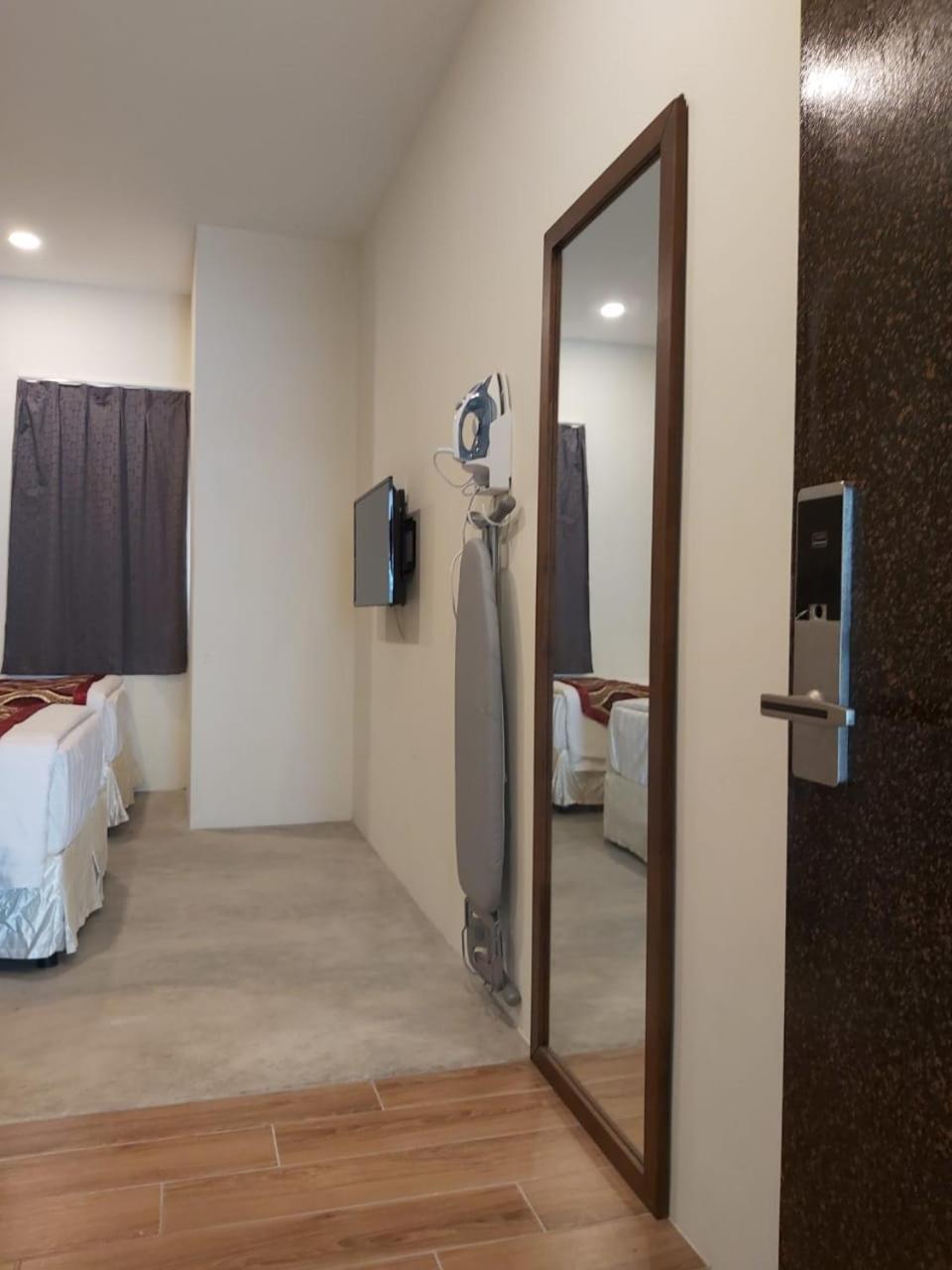 Standard Twin Room - Photo 3