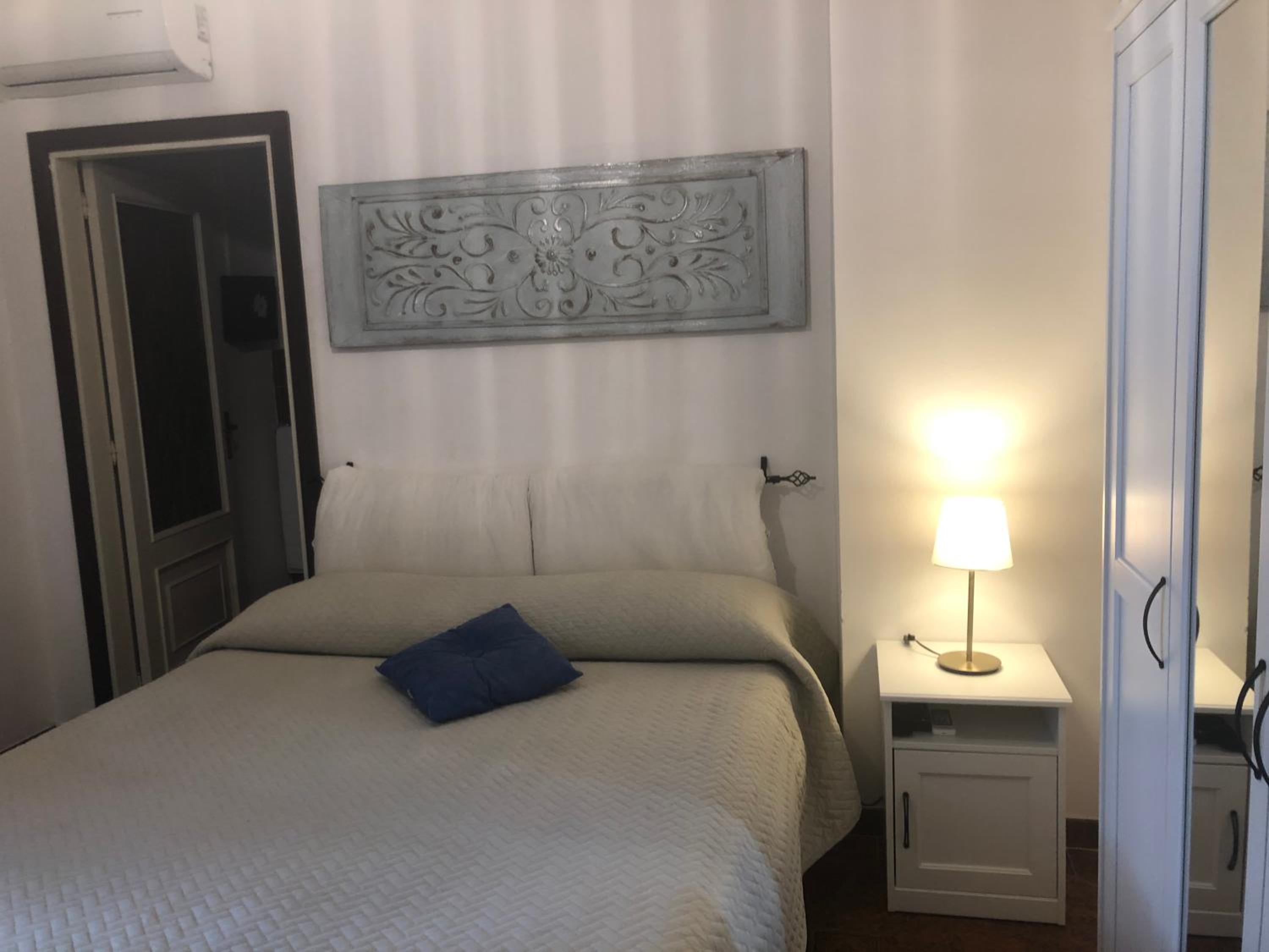 Double Room with Private Bathroom photo 1