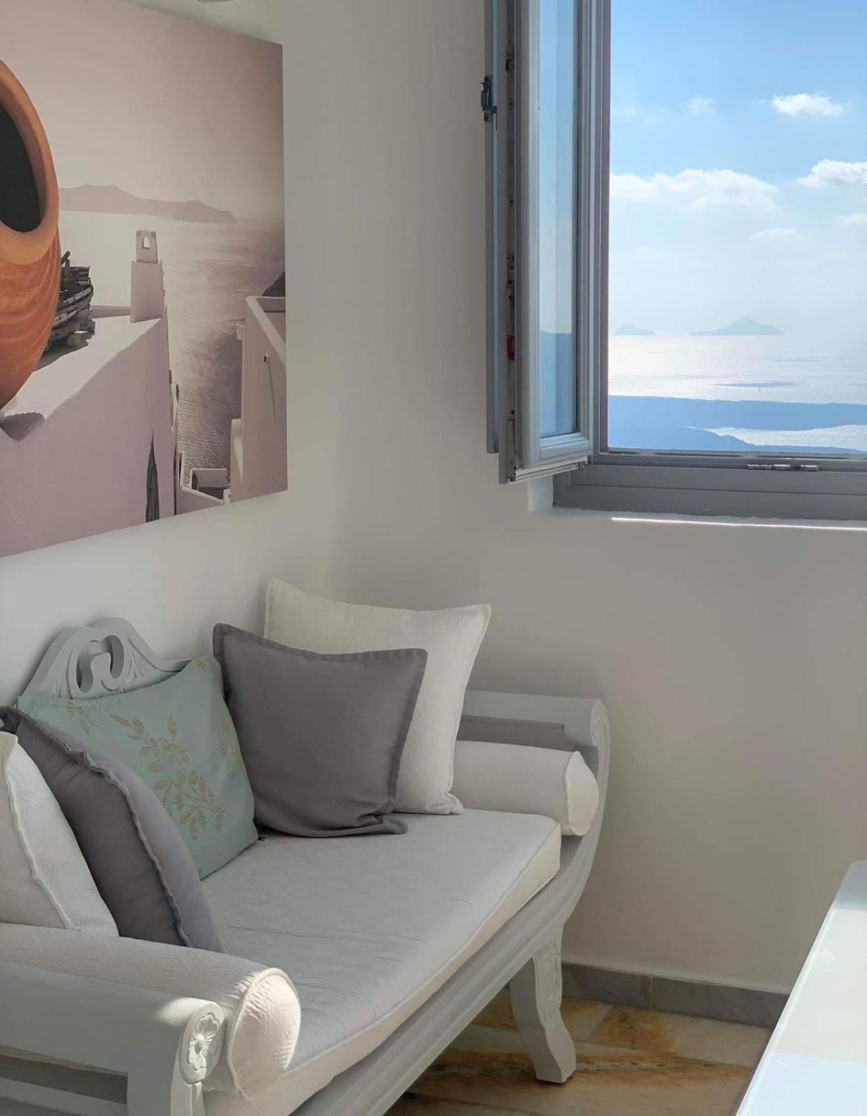 Junior Suite with Hot Tub and Caldera View