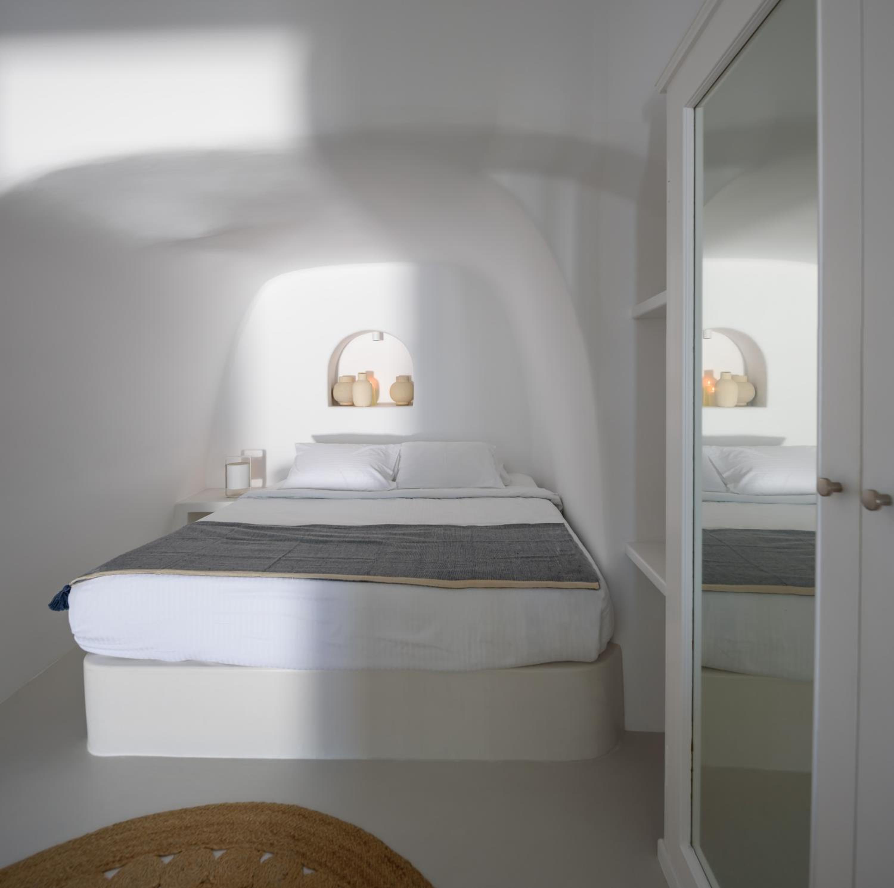 Two Bedroom Villa with Caldera View and Heated Plunge Pool - Photo 42