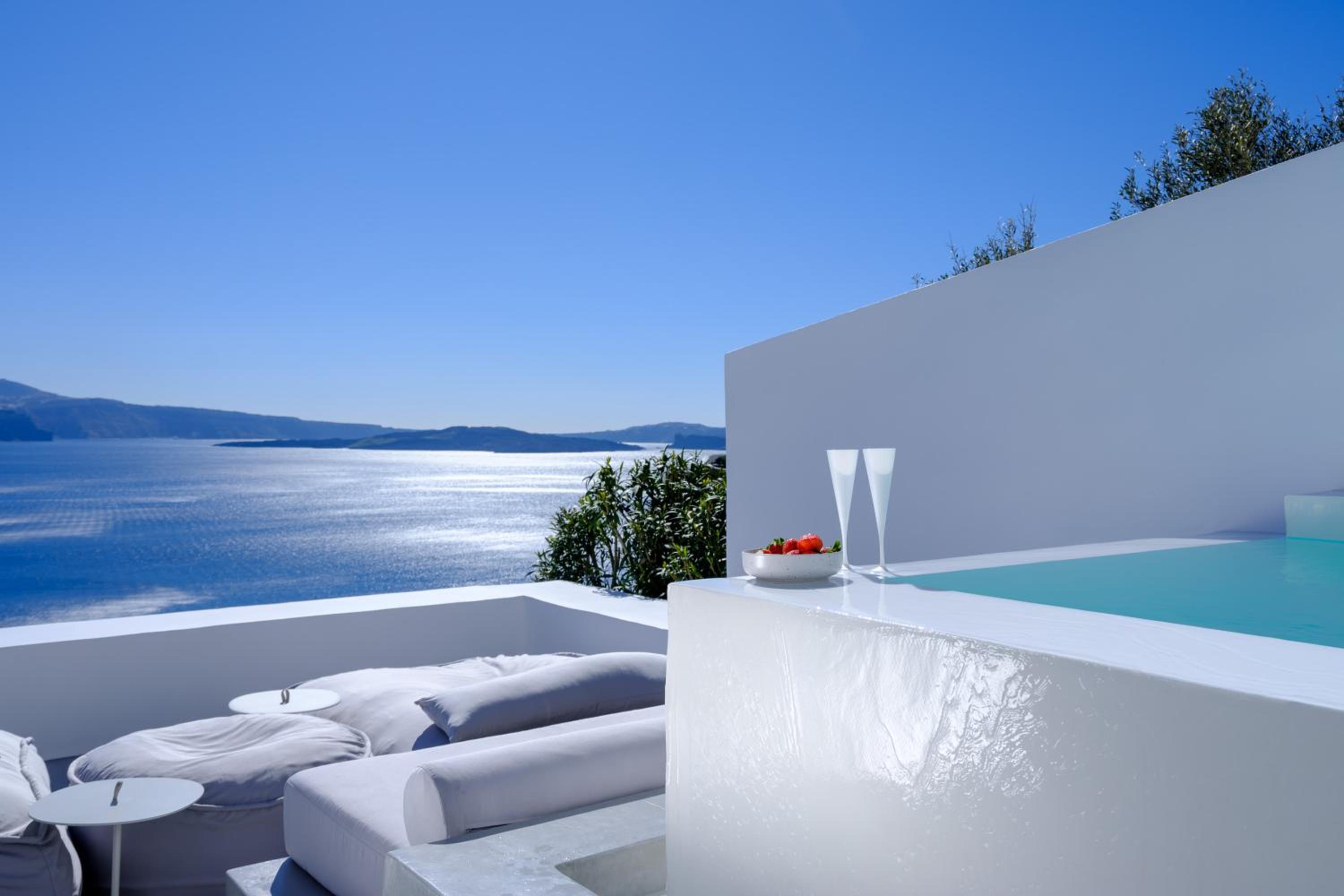 Two Bedroom Villa with Caldera View and Heated Plunge Pool - Photo 39