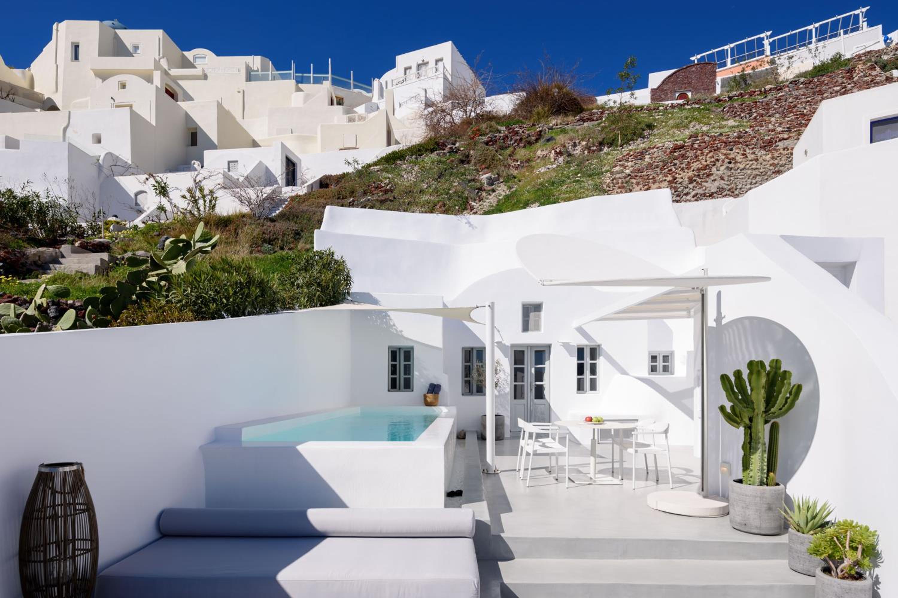 Two Bedroom Villa with Caldera View and Heated Plunge Pool - Photo 30
