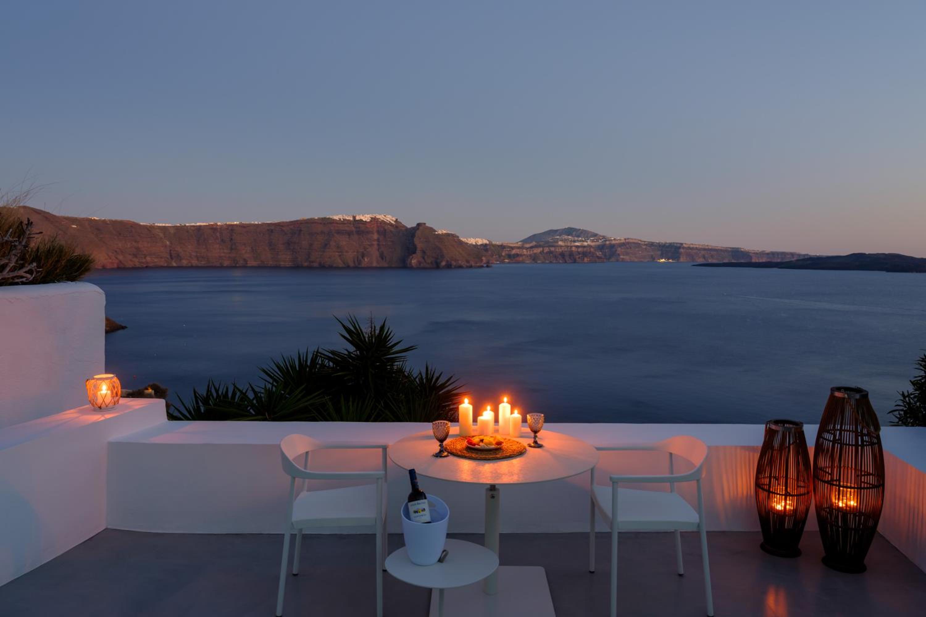 Two Bedroom Villa with Caldera View and Heated Plunge Pool - Photo 28