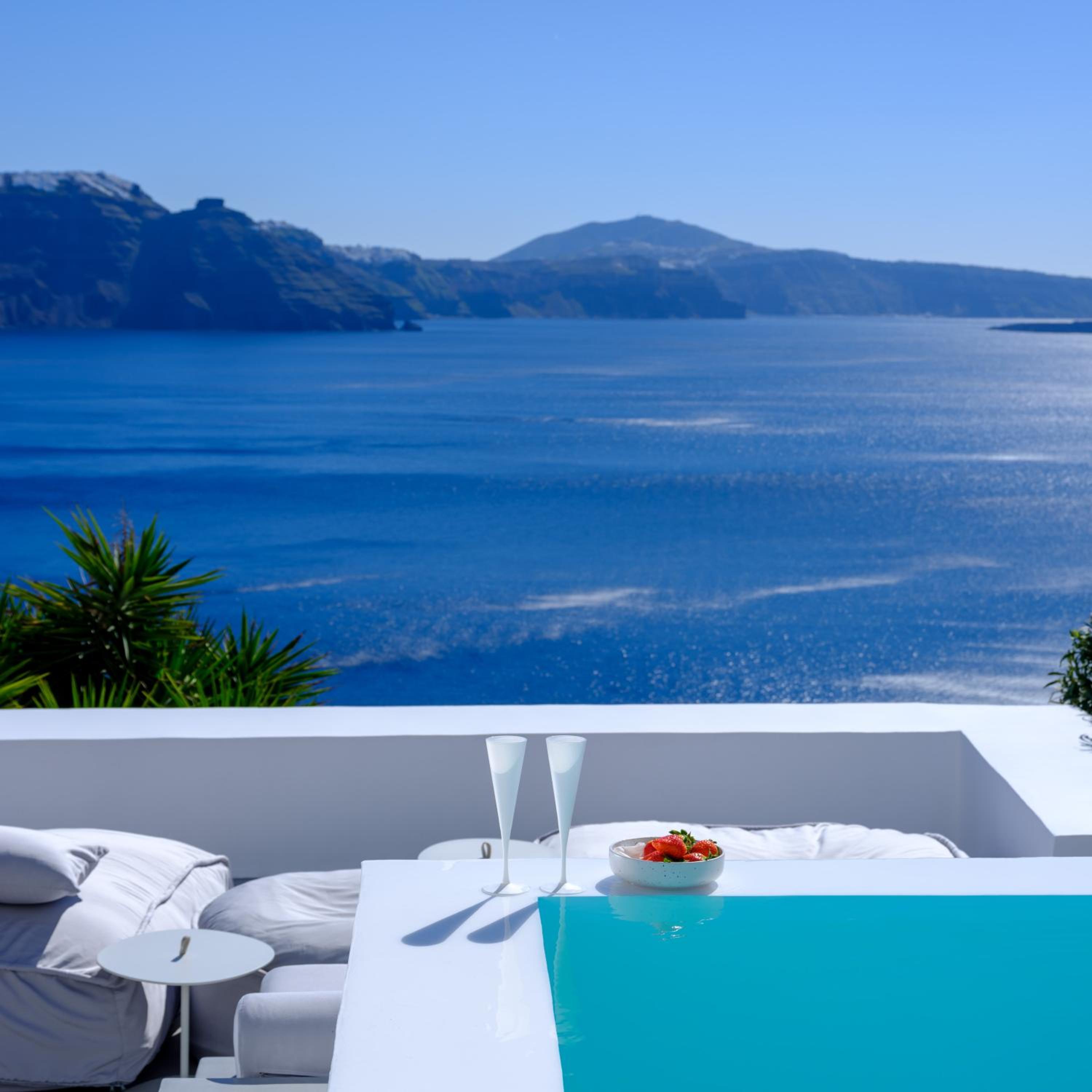 Two Bedroom Villa with Caldera View and Heated Plunge Pool - Photo 27