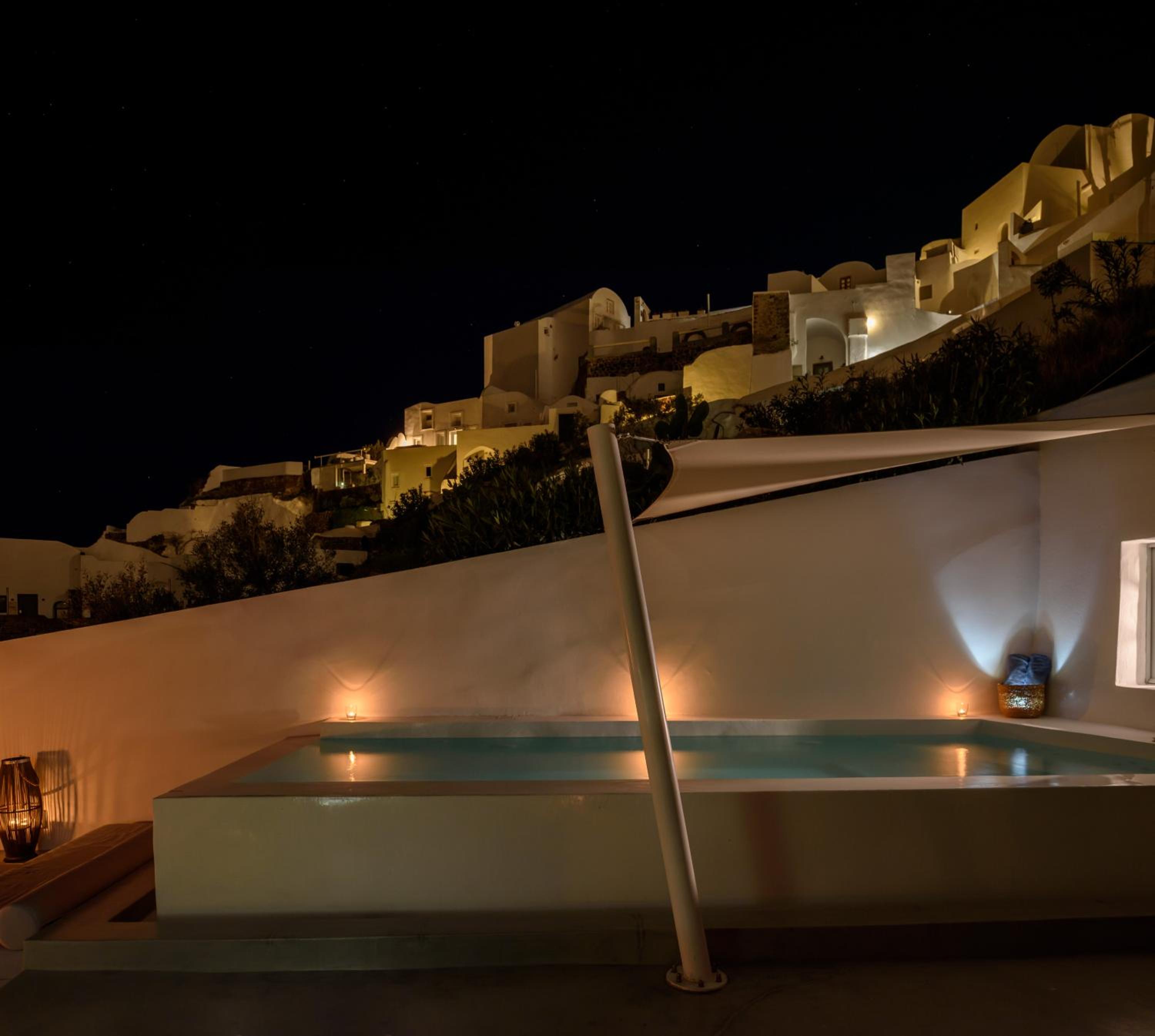Two Bedroom Villa with Caldera View and Heated Plunge Pool - Photo 24