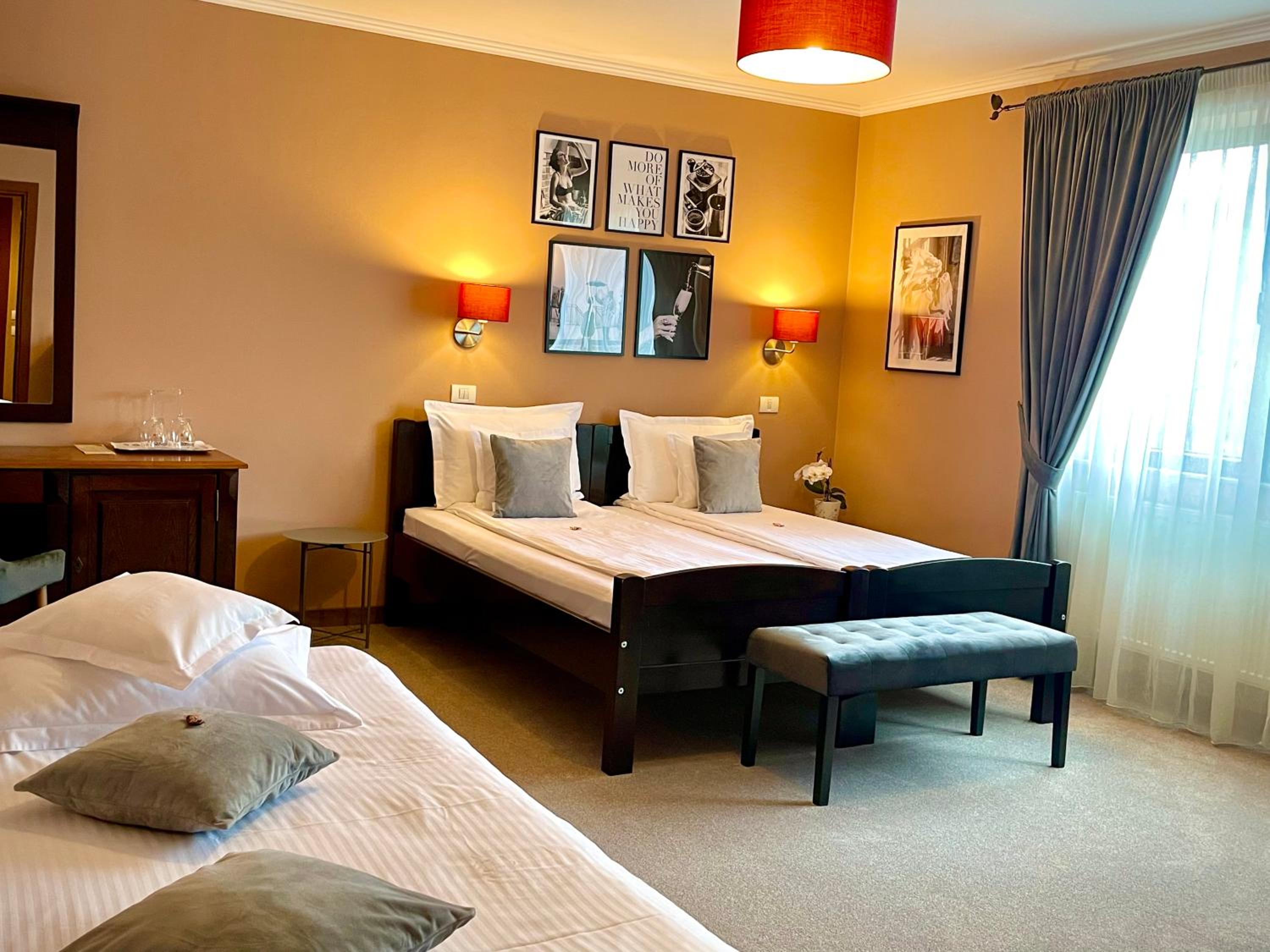 Double or Twin Room with Sofa Bed photo 3