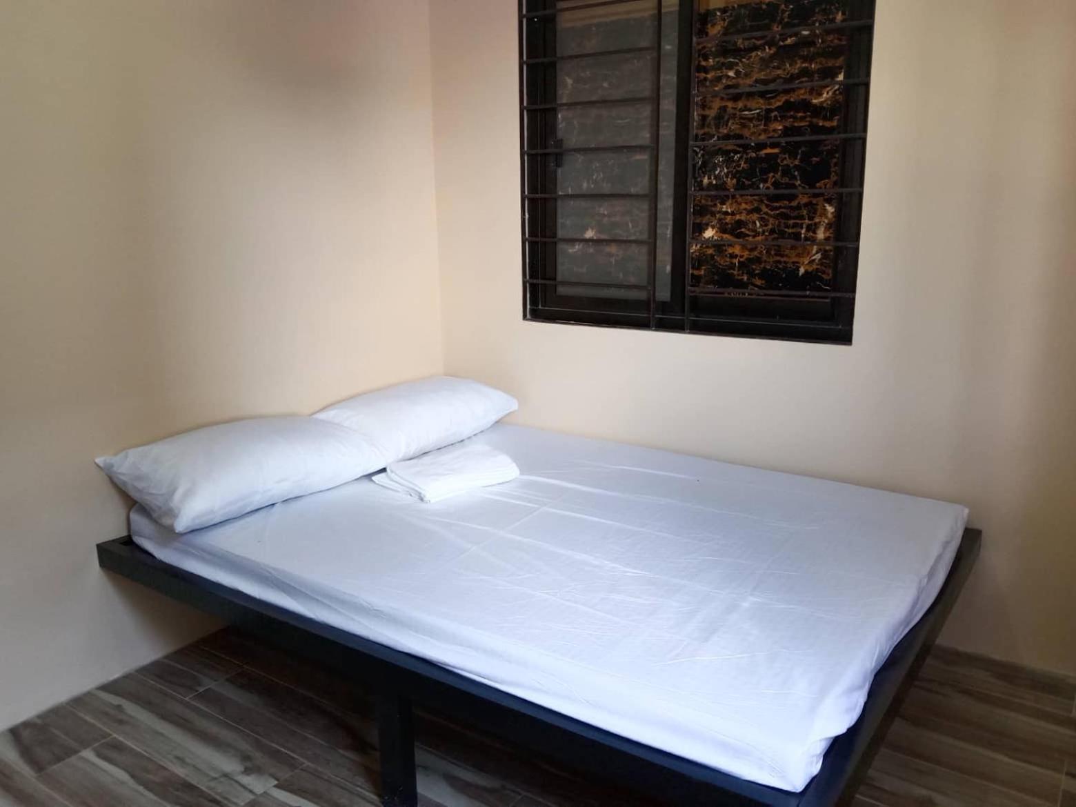 Standard Double Room - Photo 11