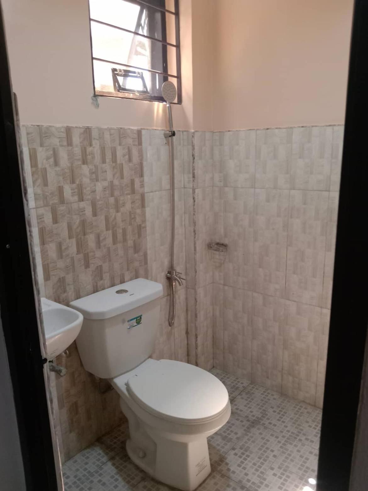Standard Double Room - Photo 12