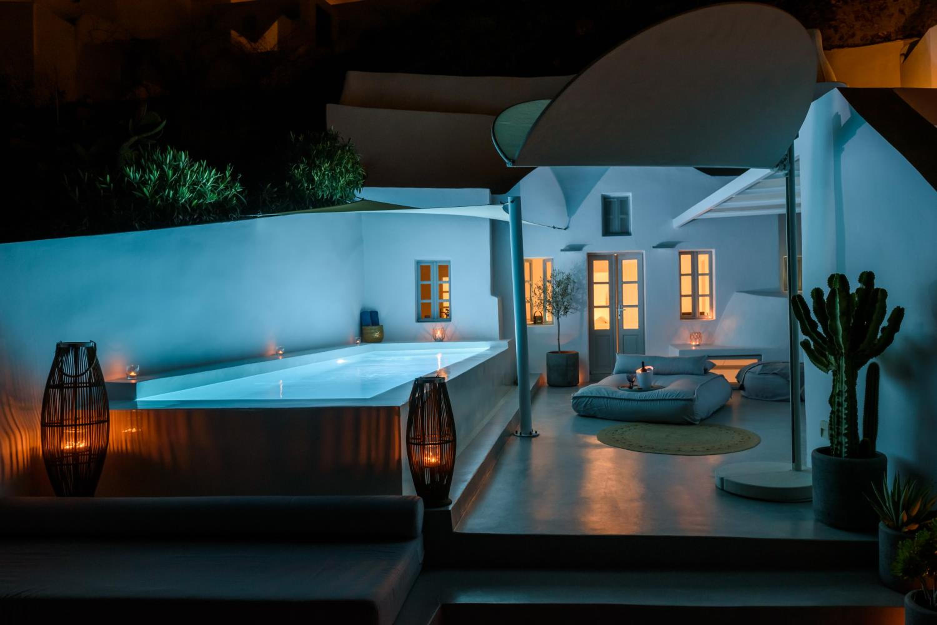 Two Bedroom Villa with Caldera View and Heated Plunge Pool - Photo 4