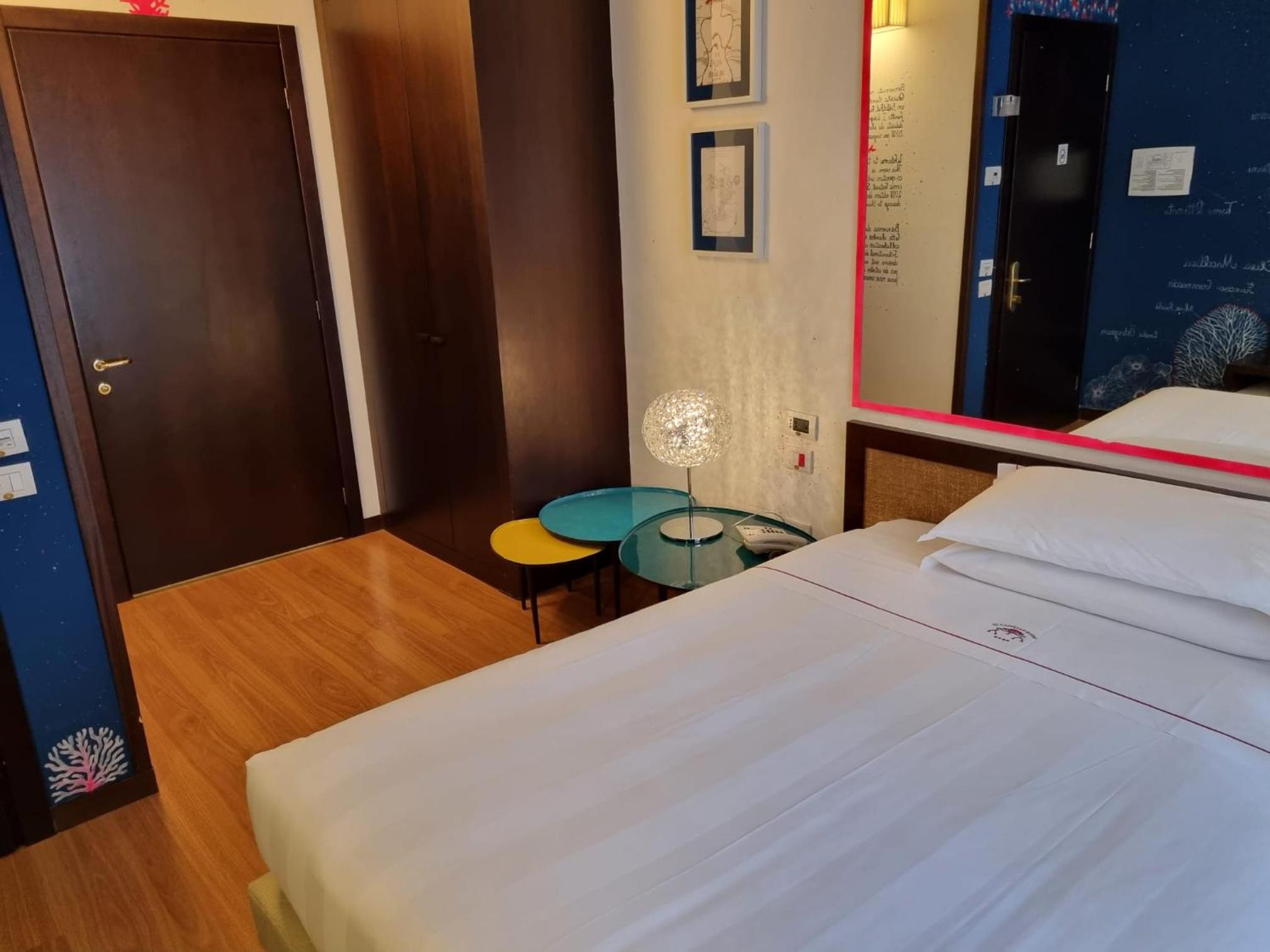 Compact Room - Photo 5