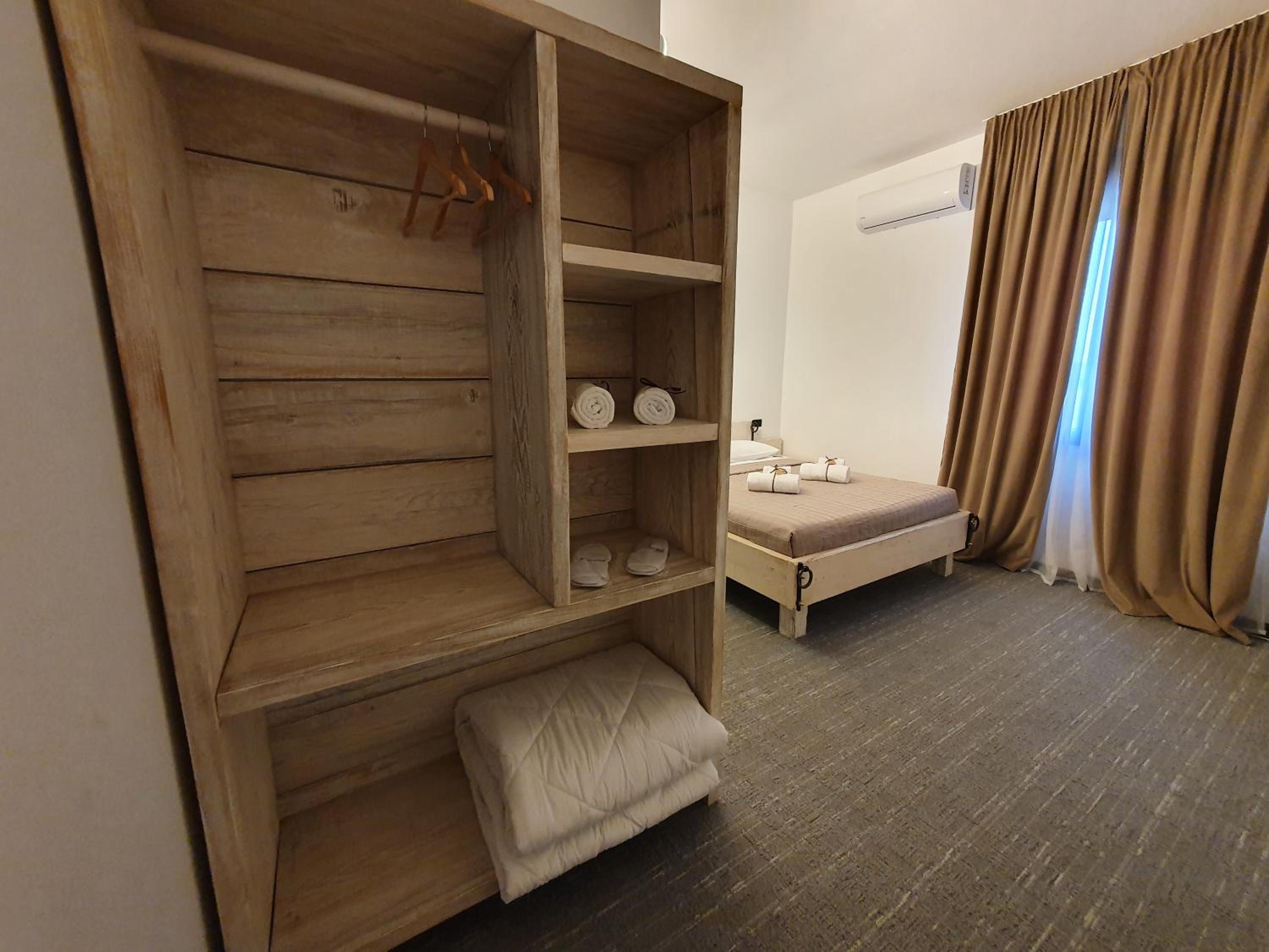 Double Room with Private Bathroom - Photo 18