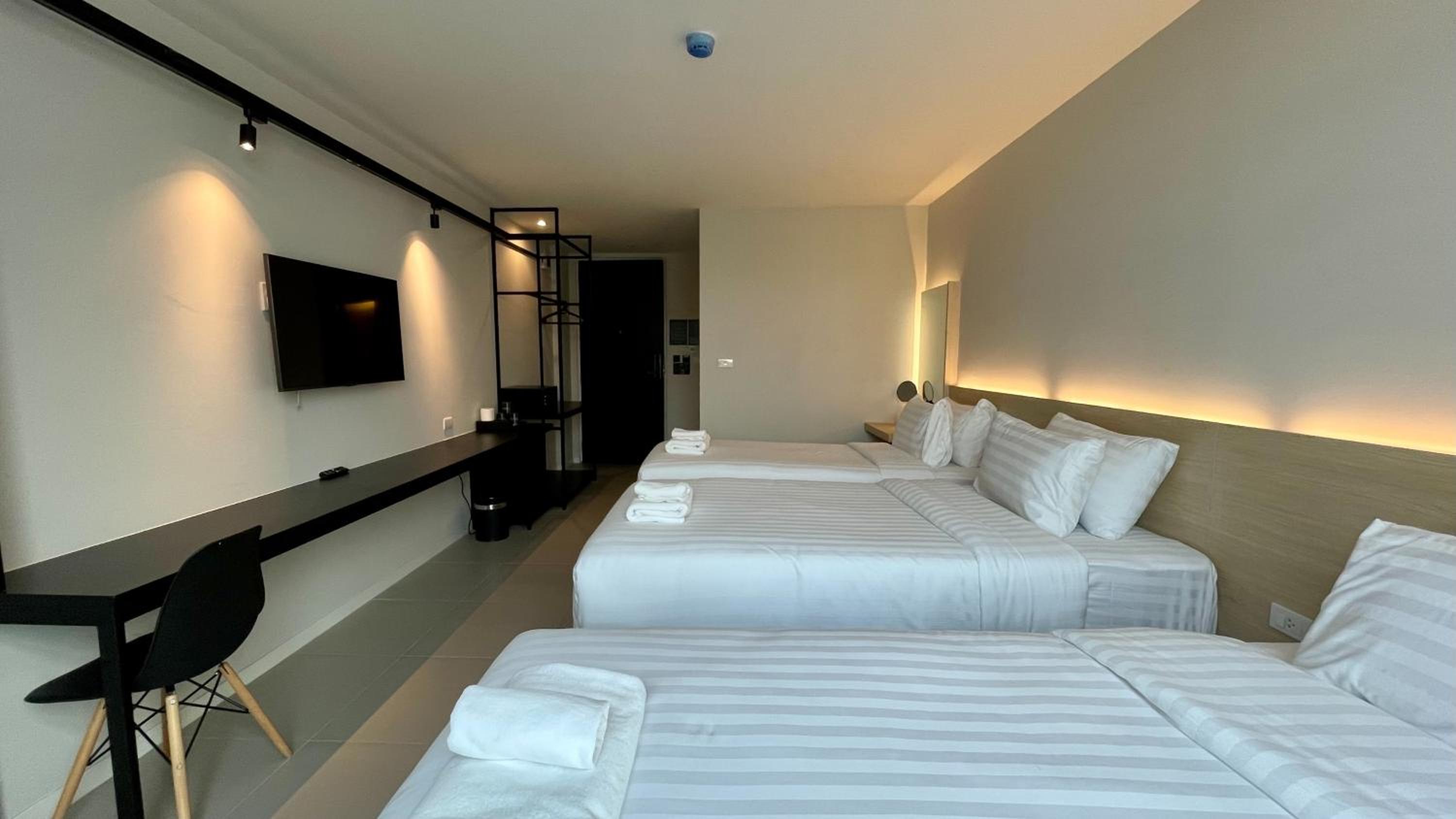 Connecting Room - Photo 1