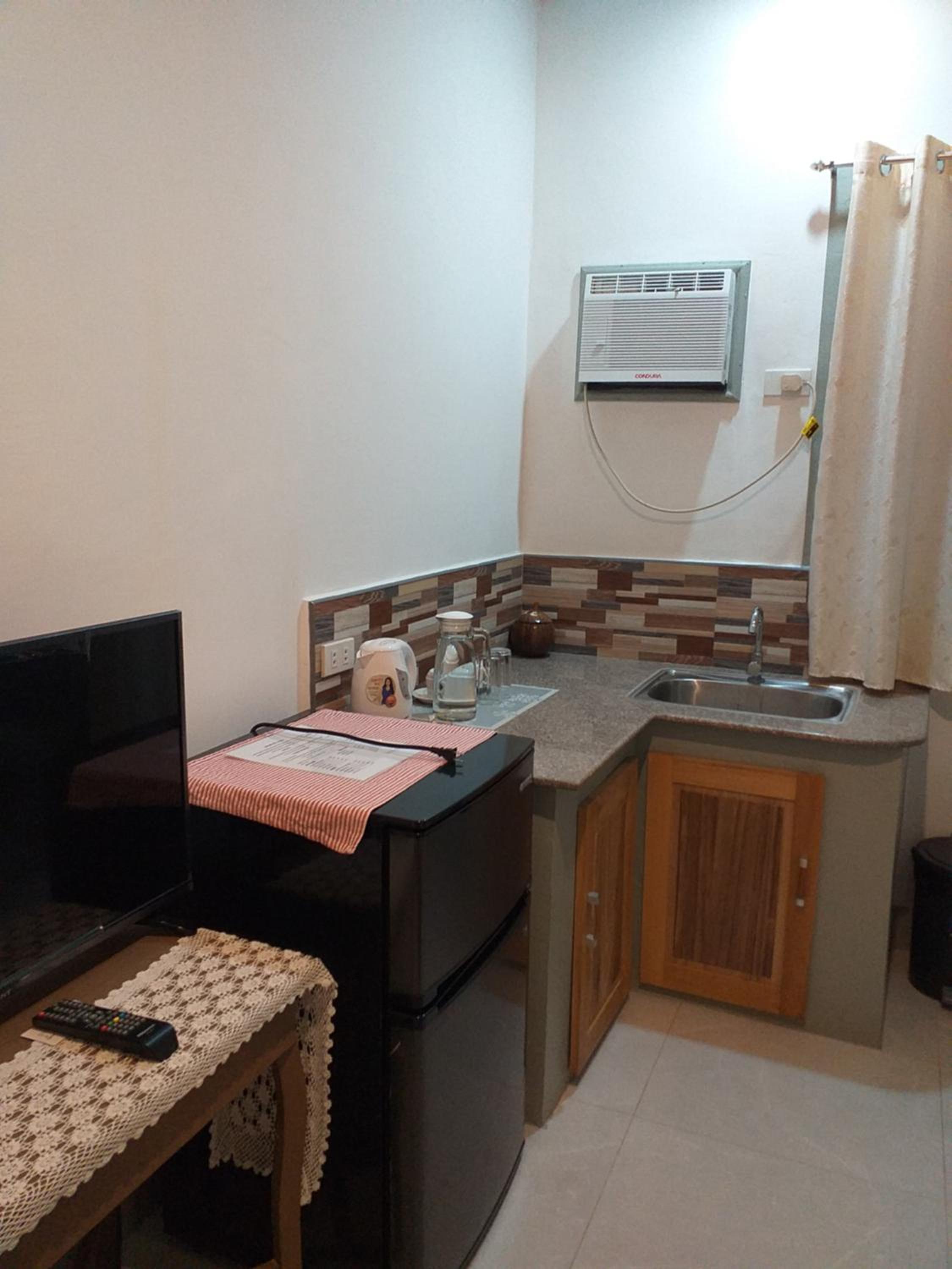 Double Room with Private Bathroom - Photo 12