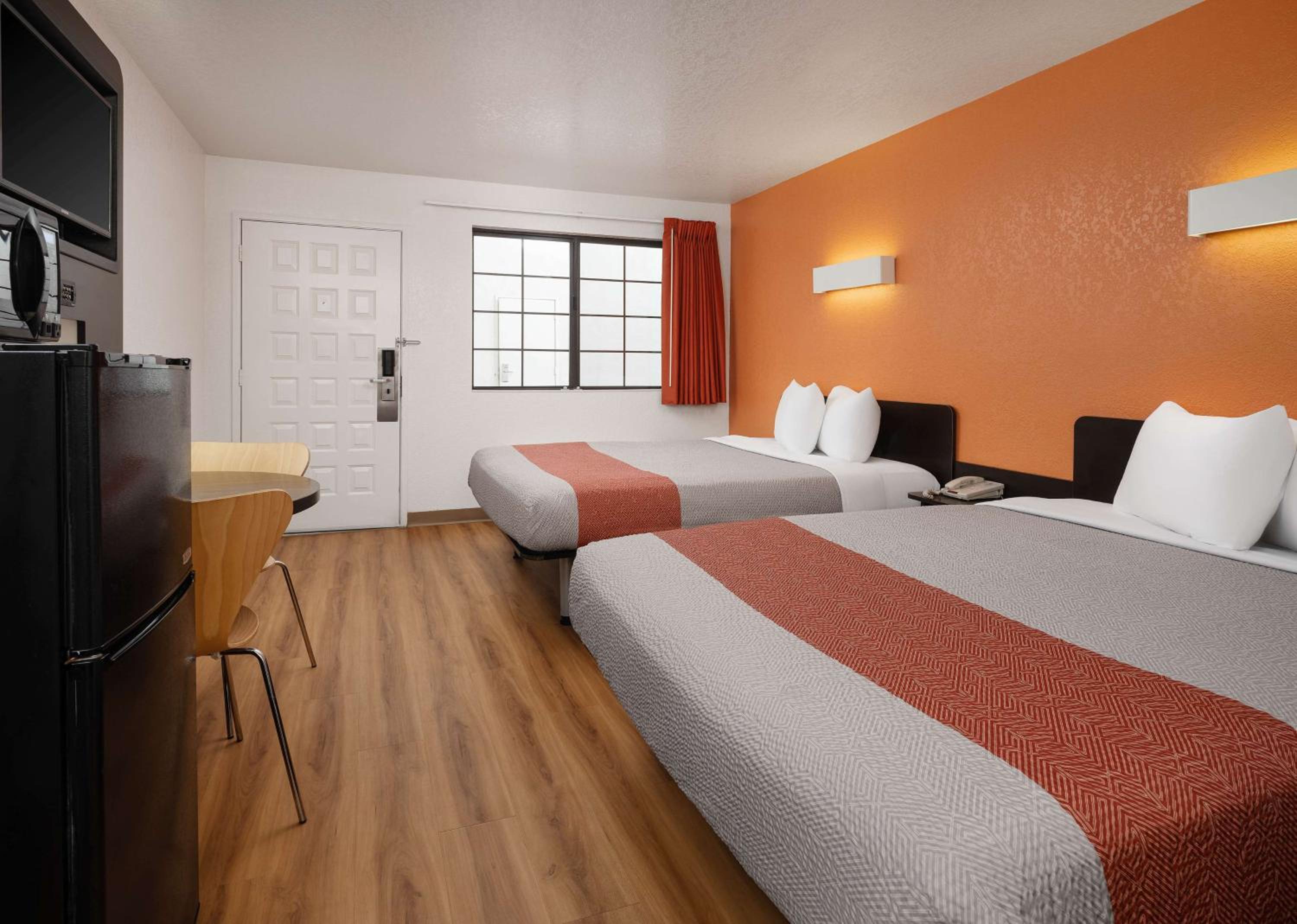 Deluxe Queen Room with Two Queen Beds photo 1
