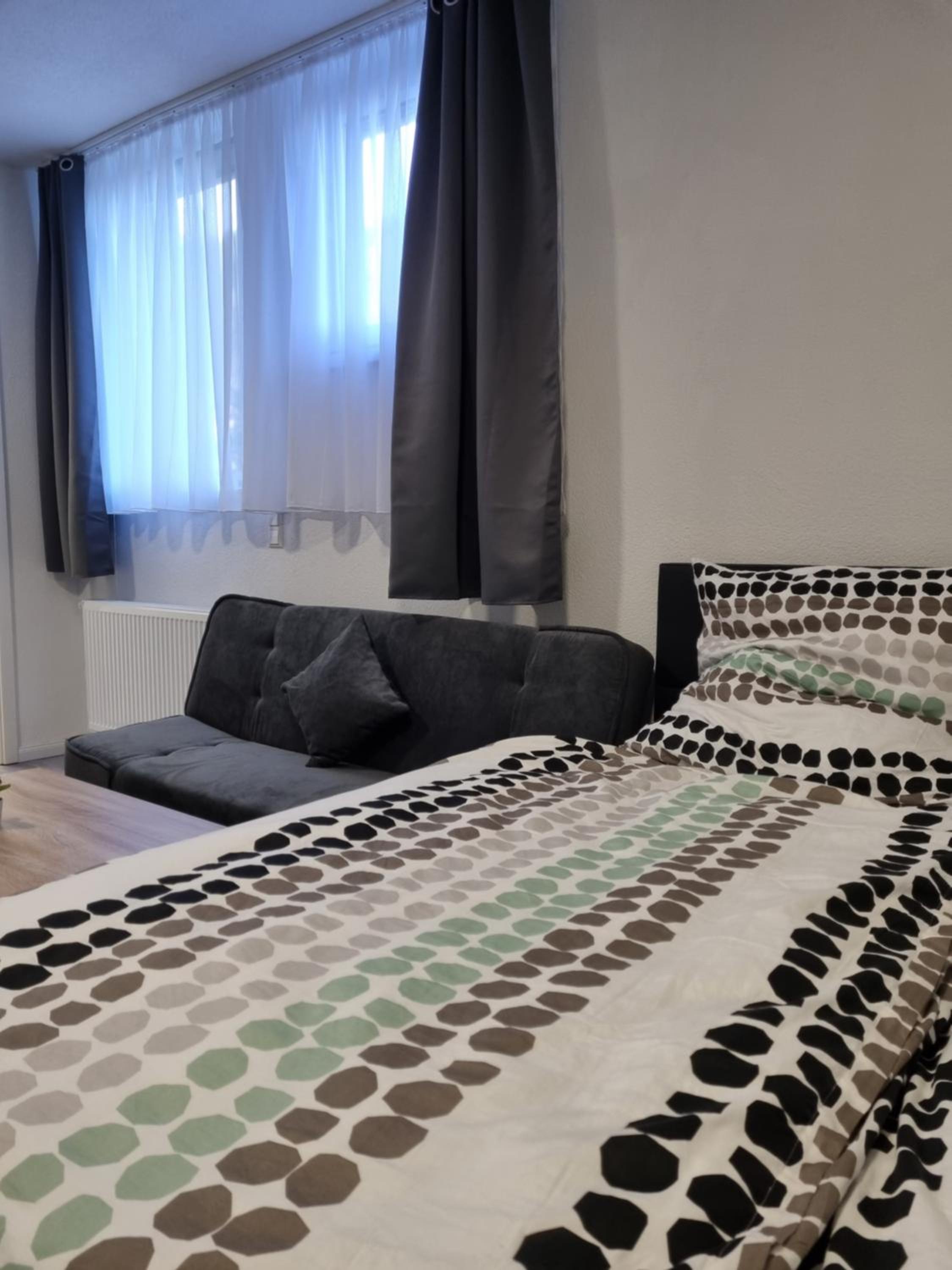 One-Bedroom Apartment - Photo 6
