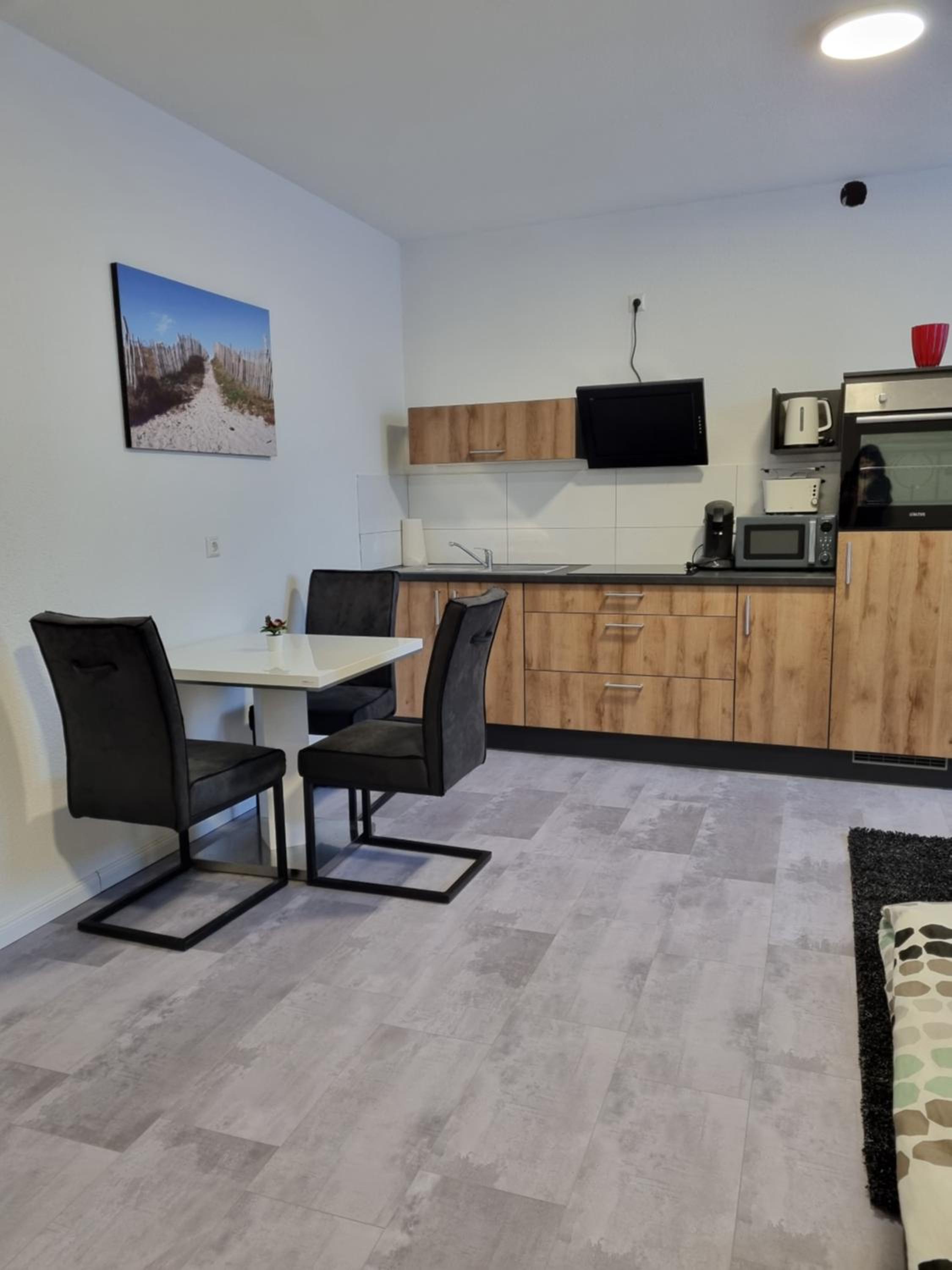 One-Bedroom Apartment - Photo 4