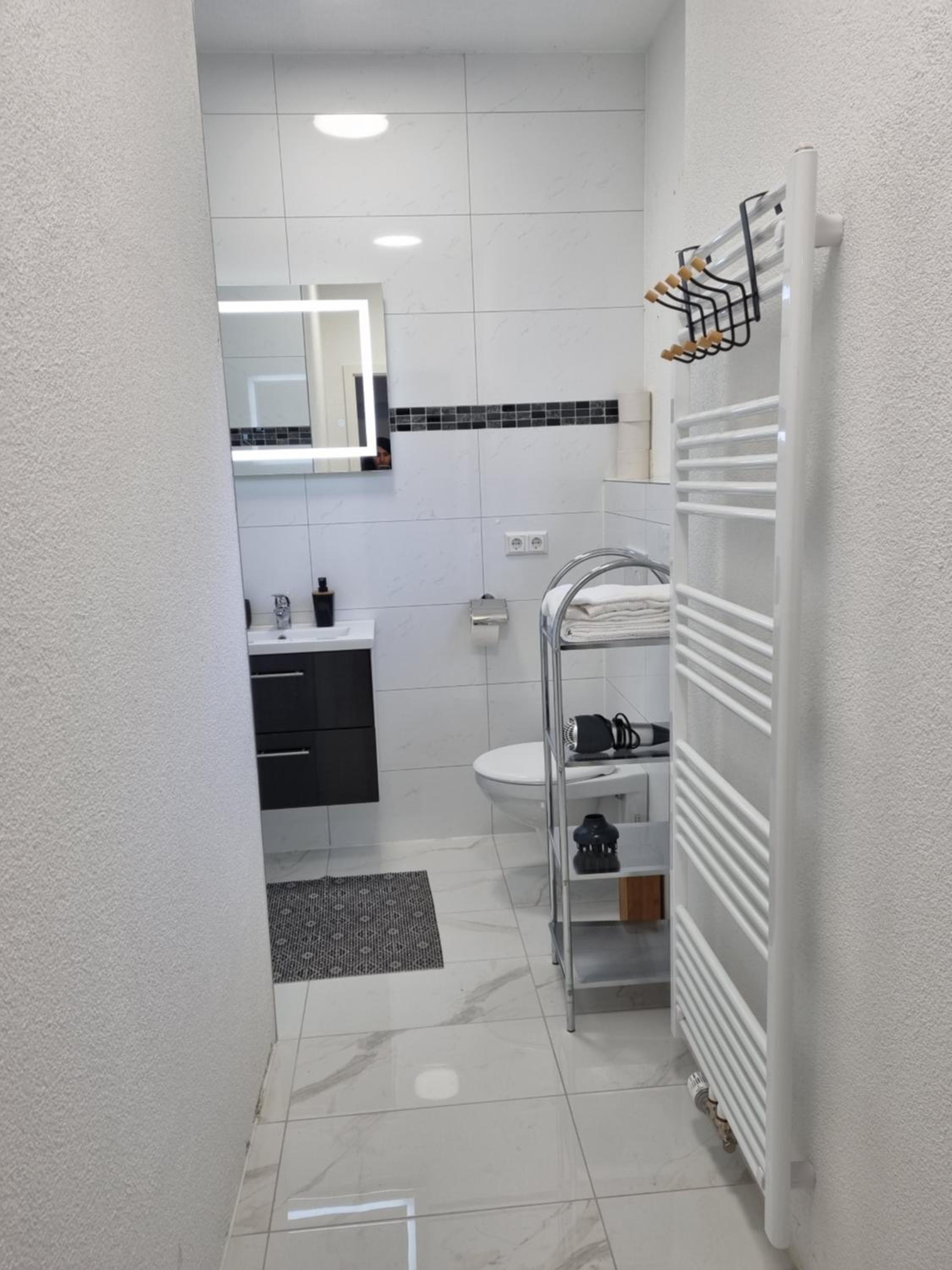 One-Bedroom Apartment - Photo 11