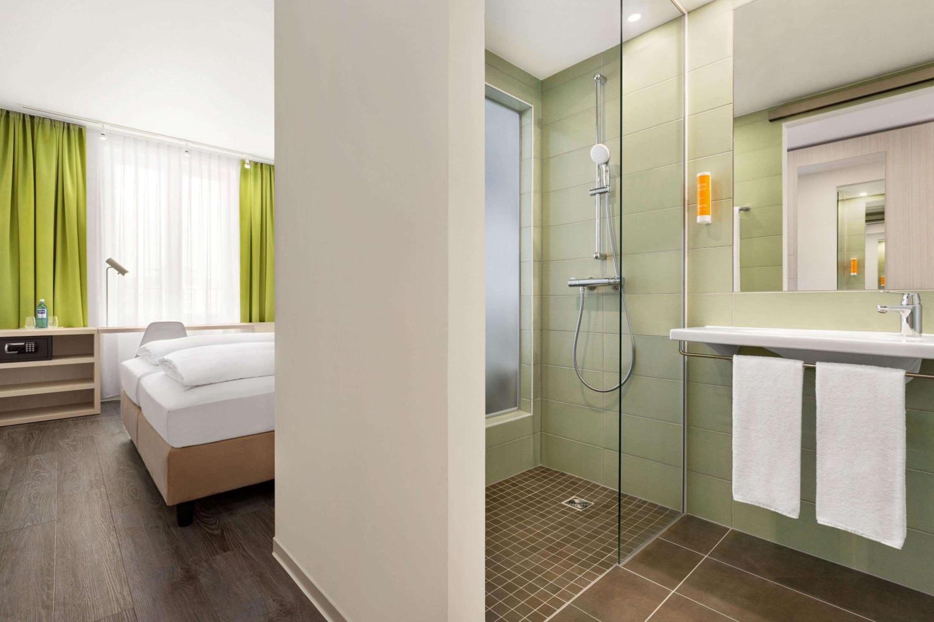 Standard Twin Room - Photo 3