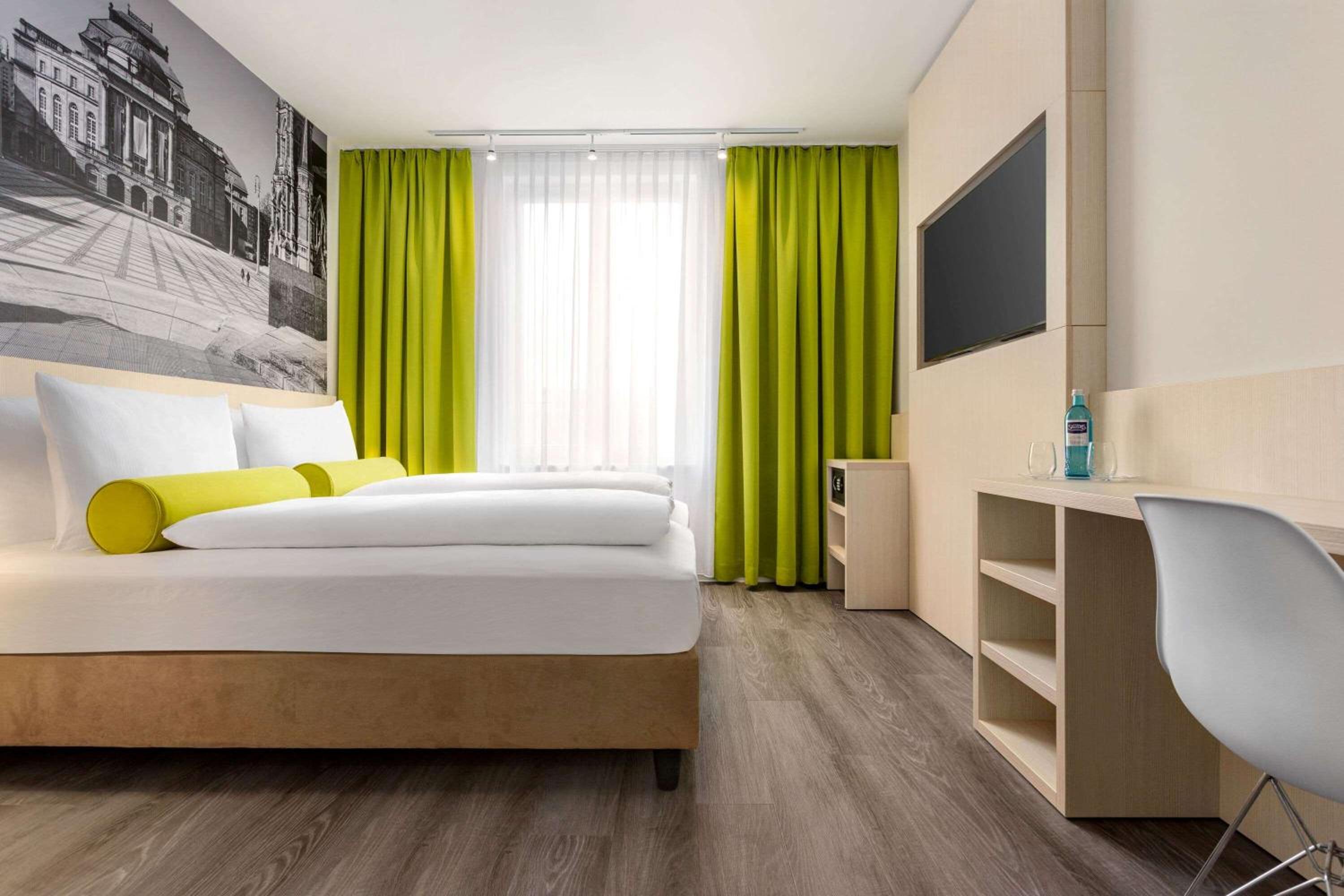 Standard Twin Room - Photo 4
