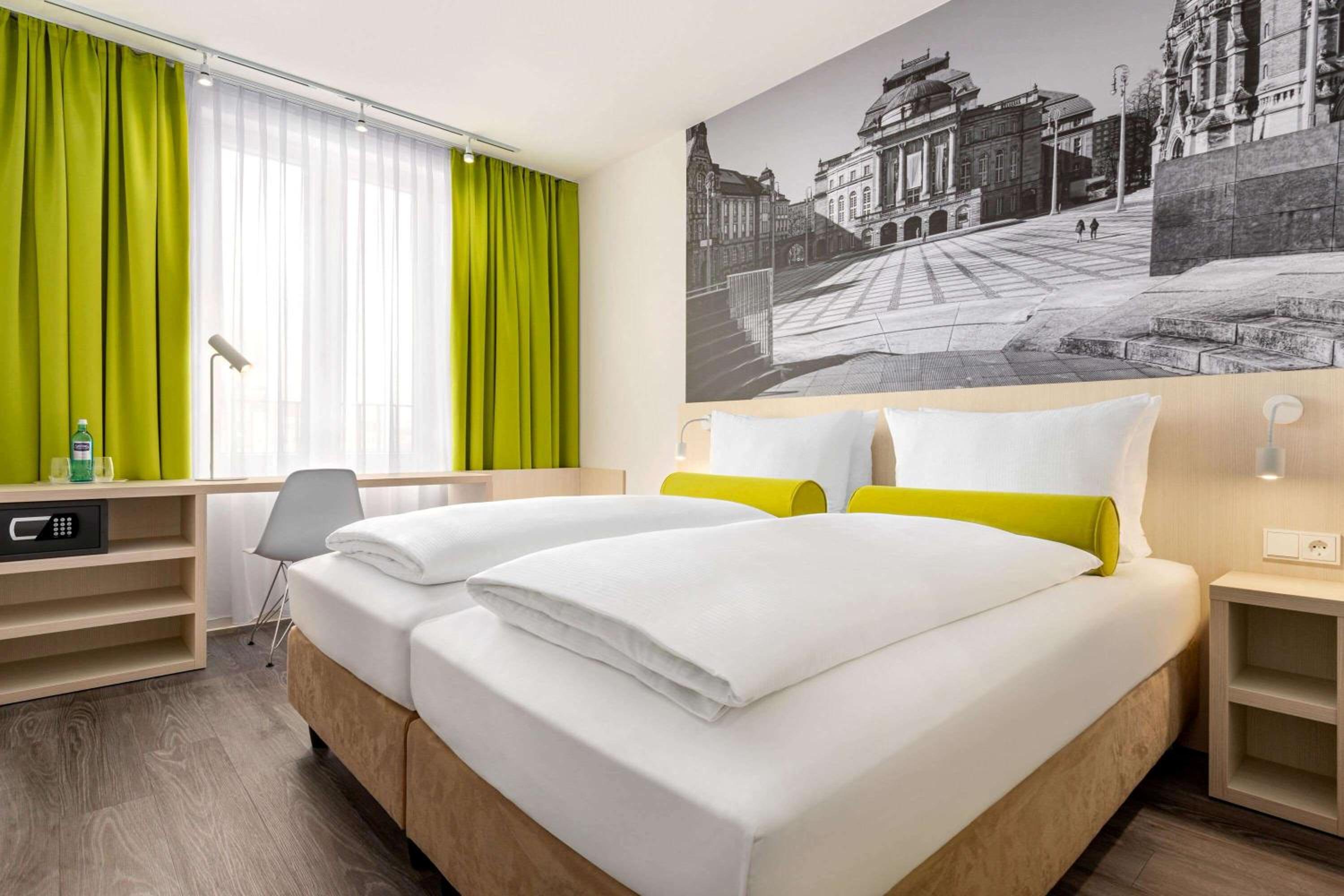 Standard Twin Room - Photo 2