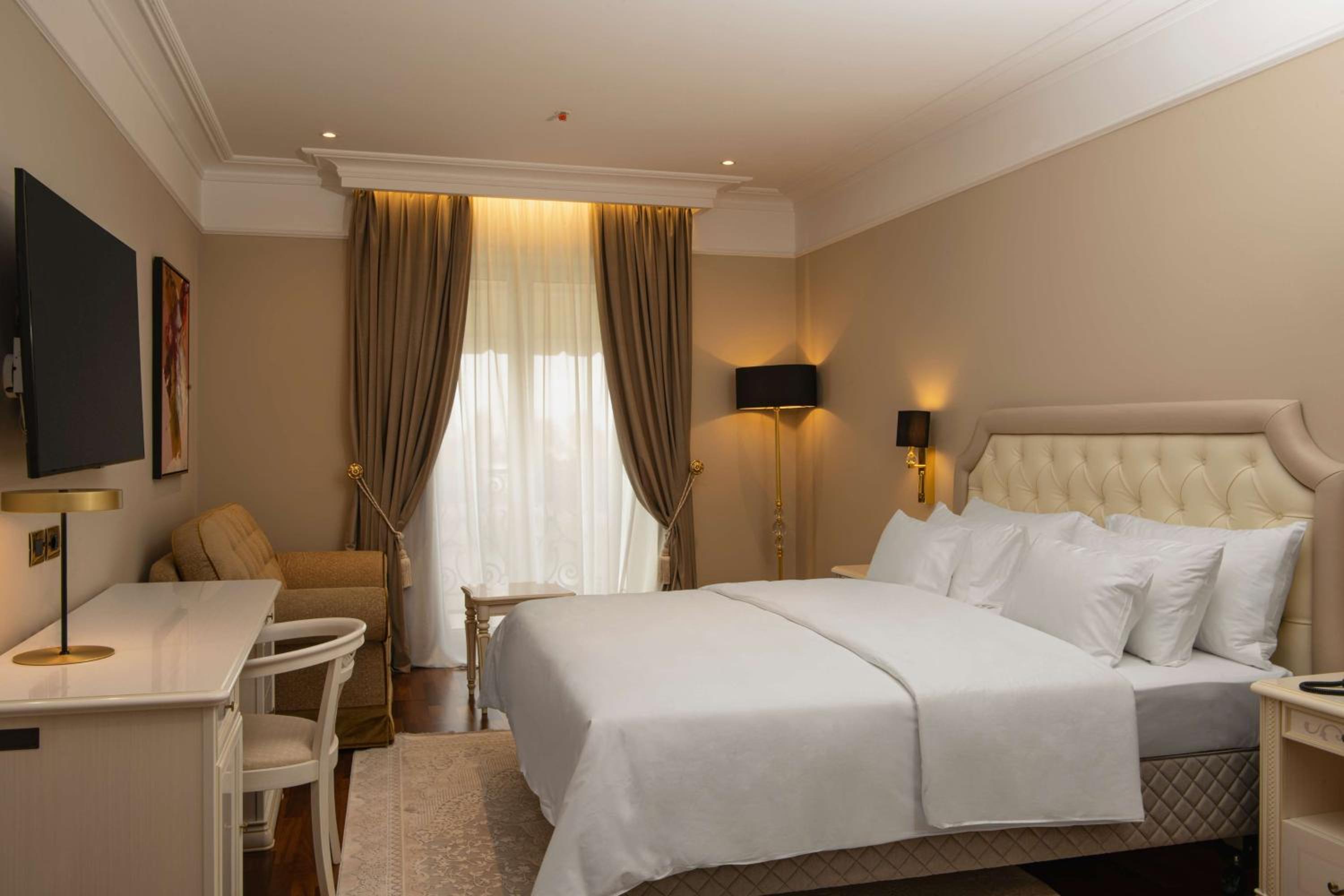 Junior Suite with Lake View