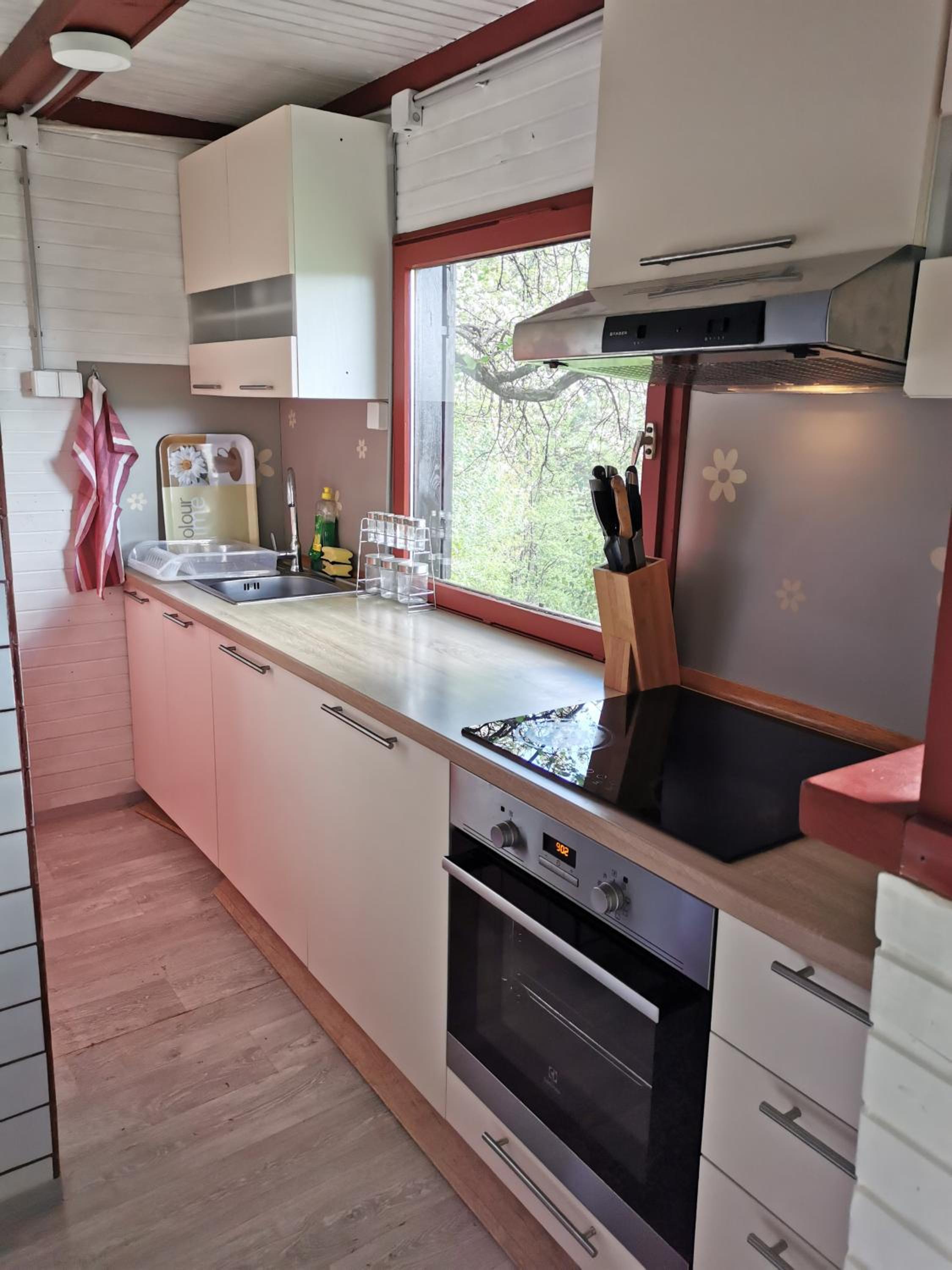One-Bedroom House - Photo 39