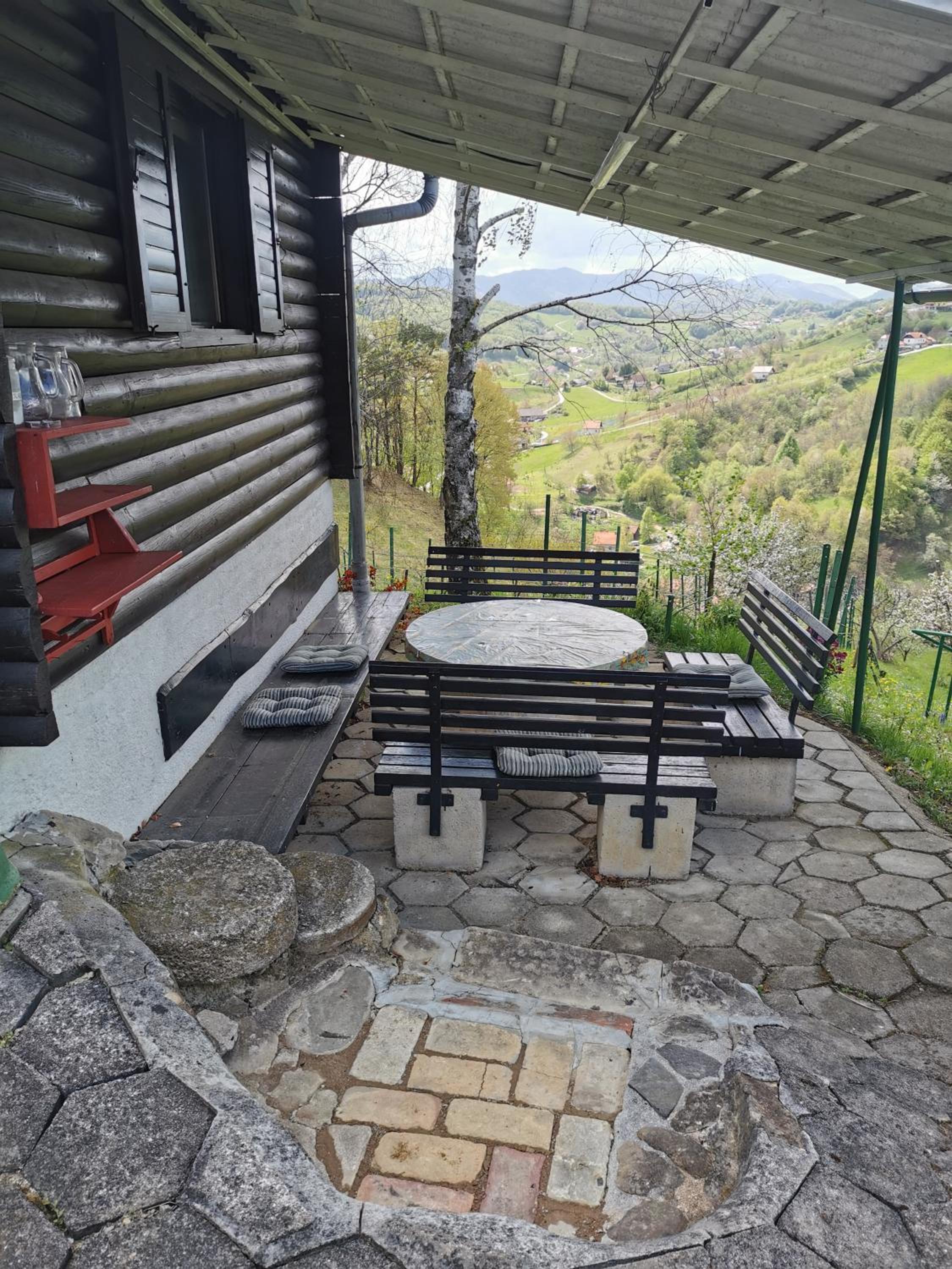 One-Bedroom House - Photo 31