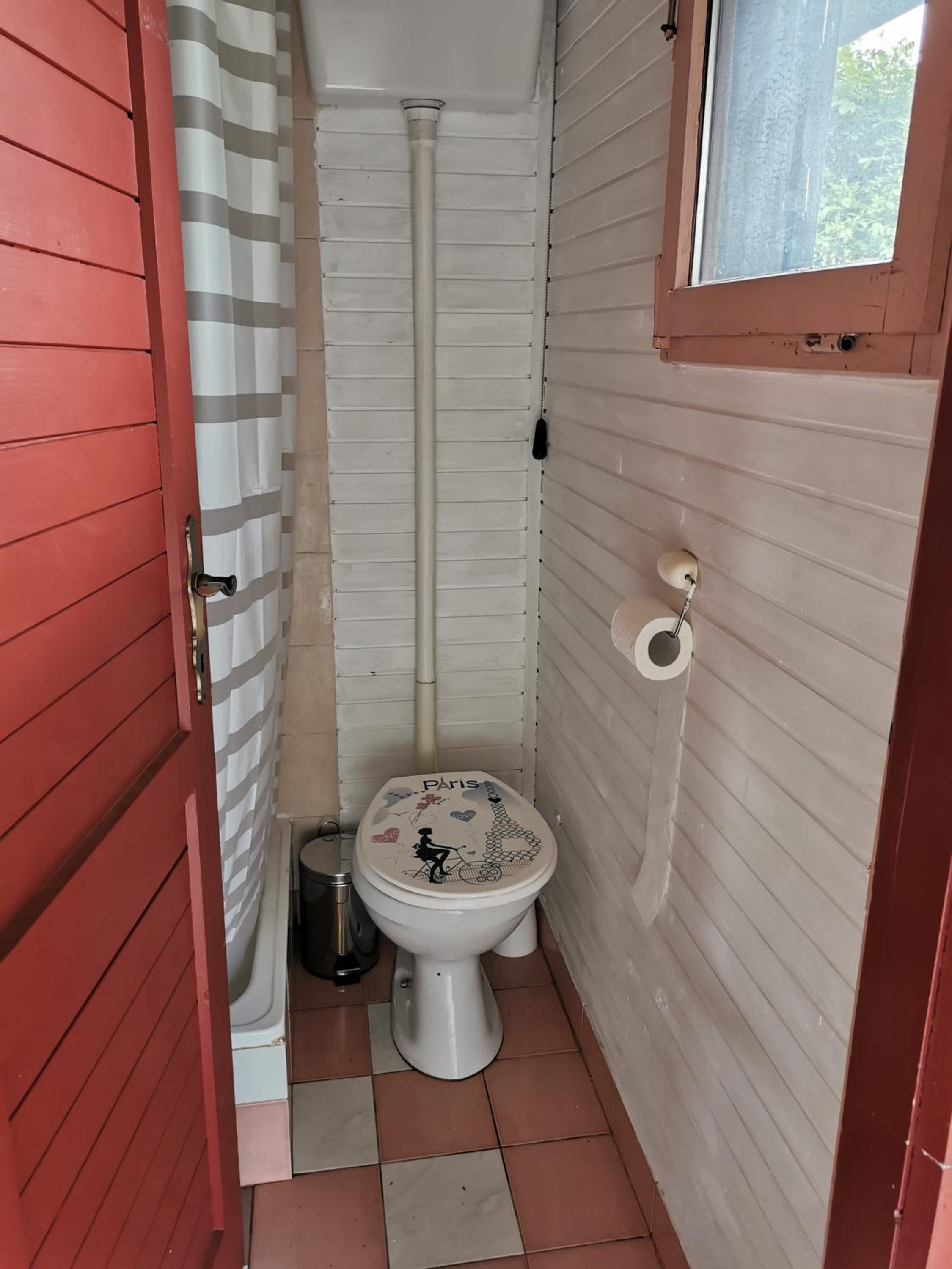 One-Bedroom House - Photo 28