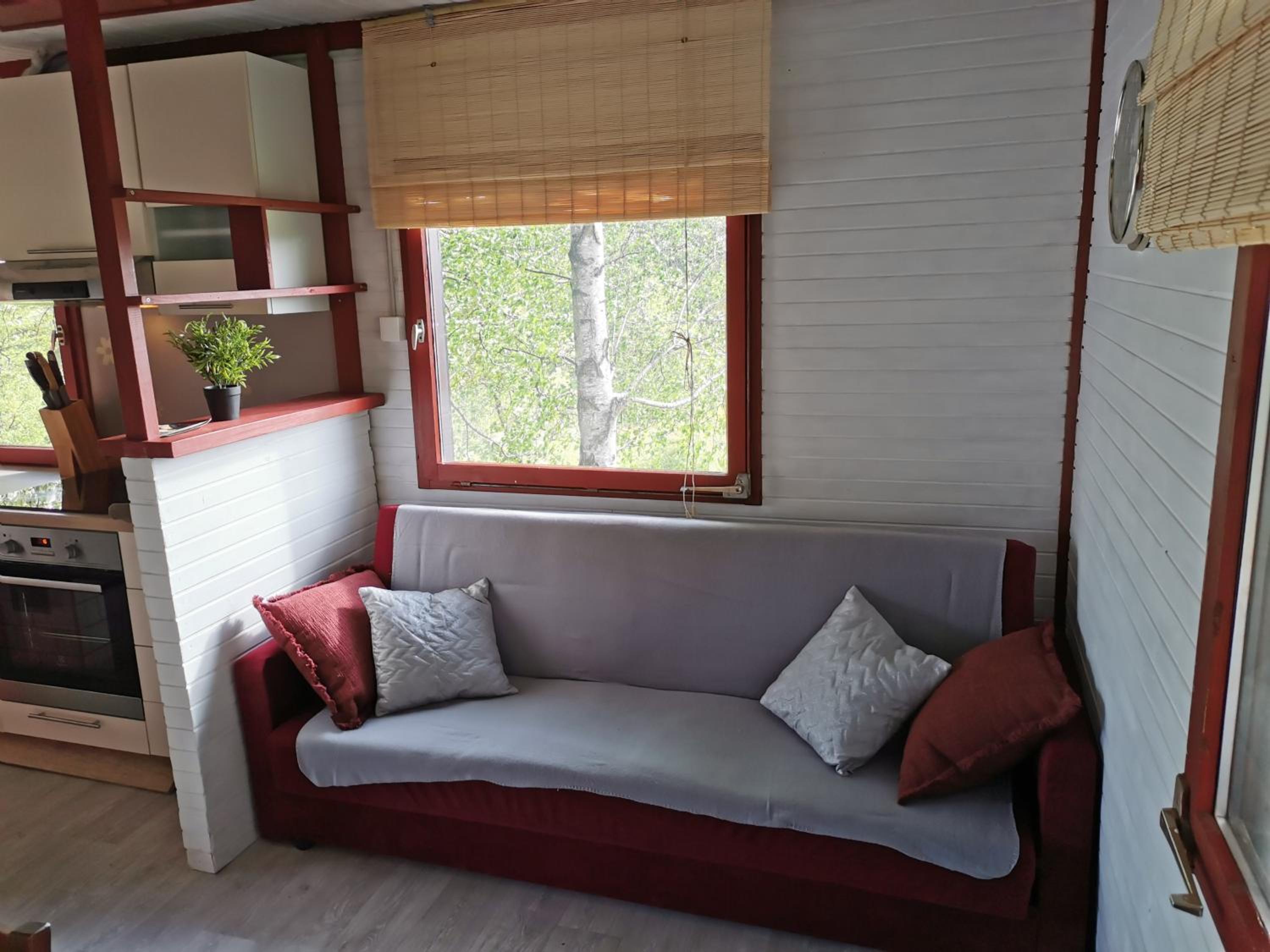 One-Bedroom House - Photo 16