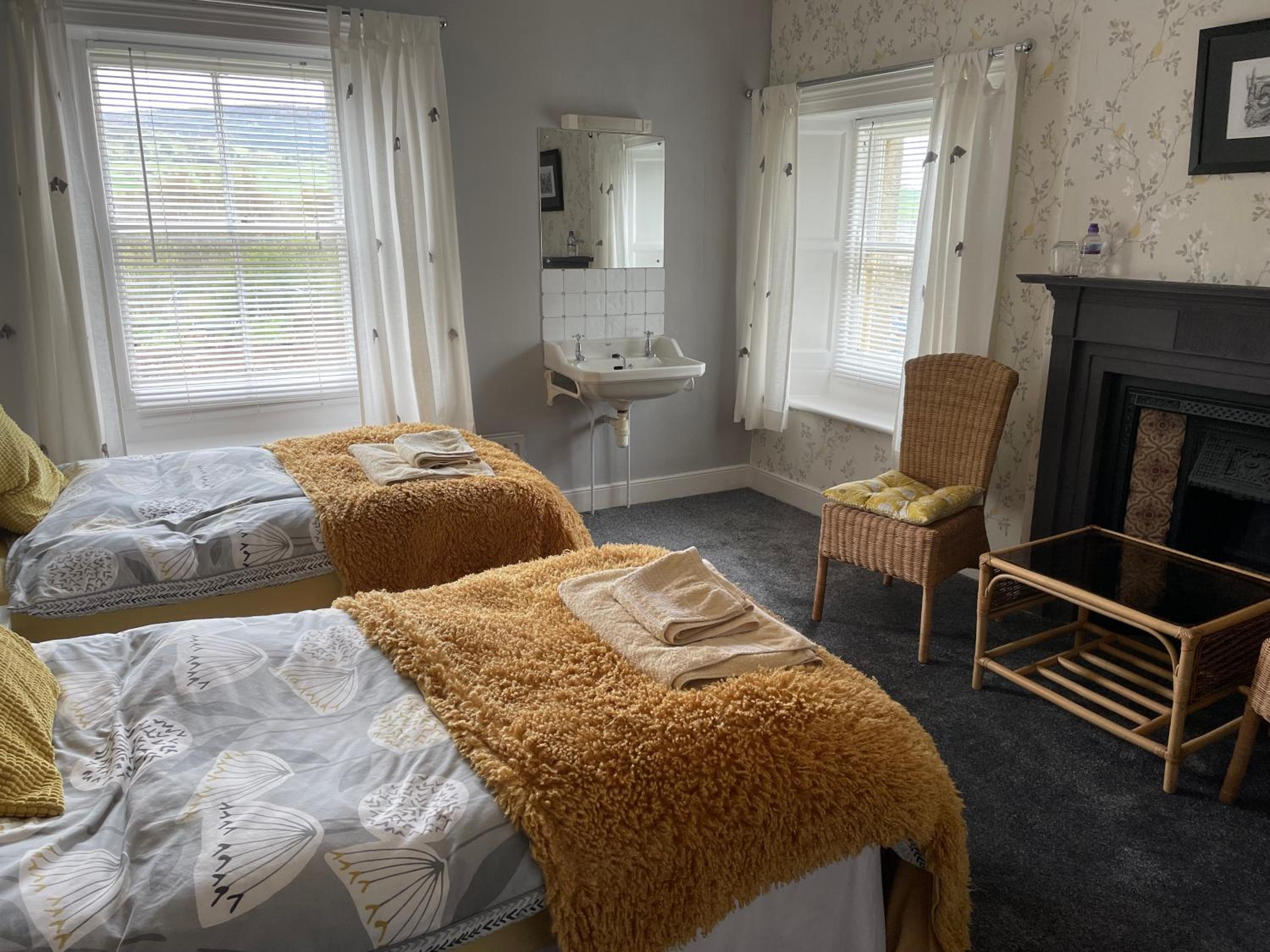 Twin Room with Private External Bathroom