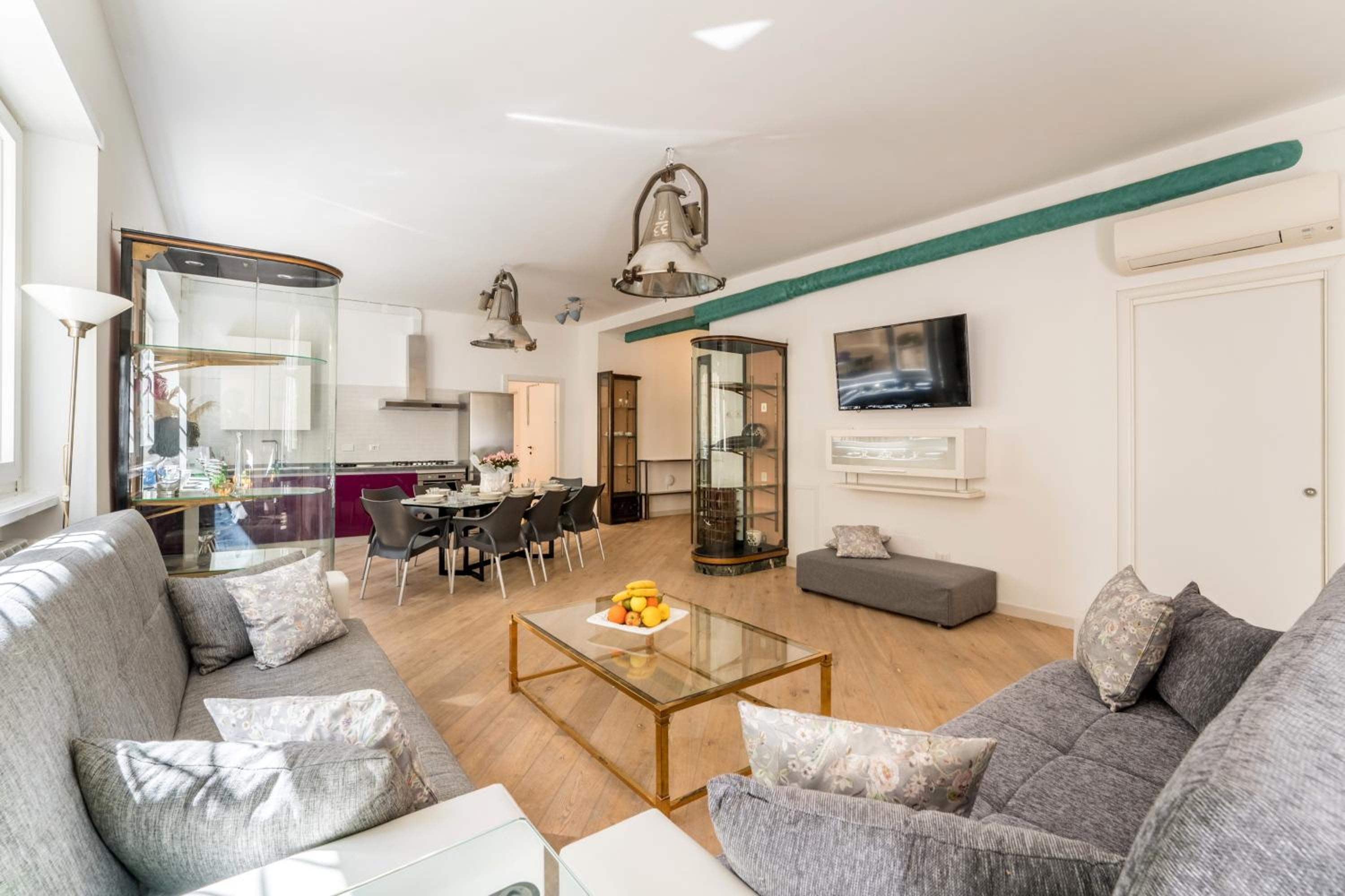 Deluxe Four-Bedroom Apartment